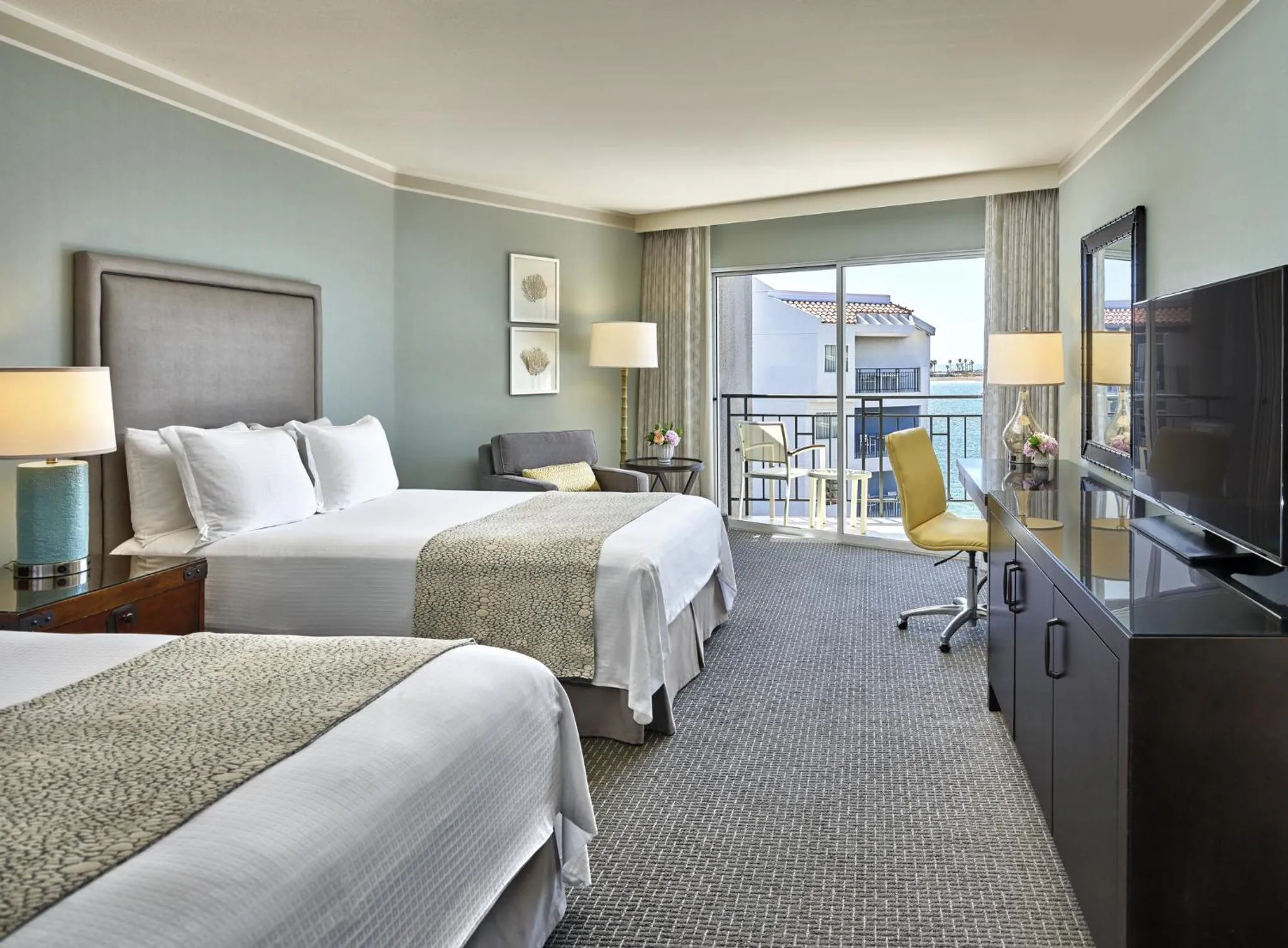 Photo of the whole room, Bed in Loews Coronado Bay Resort