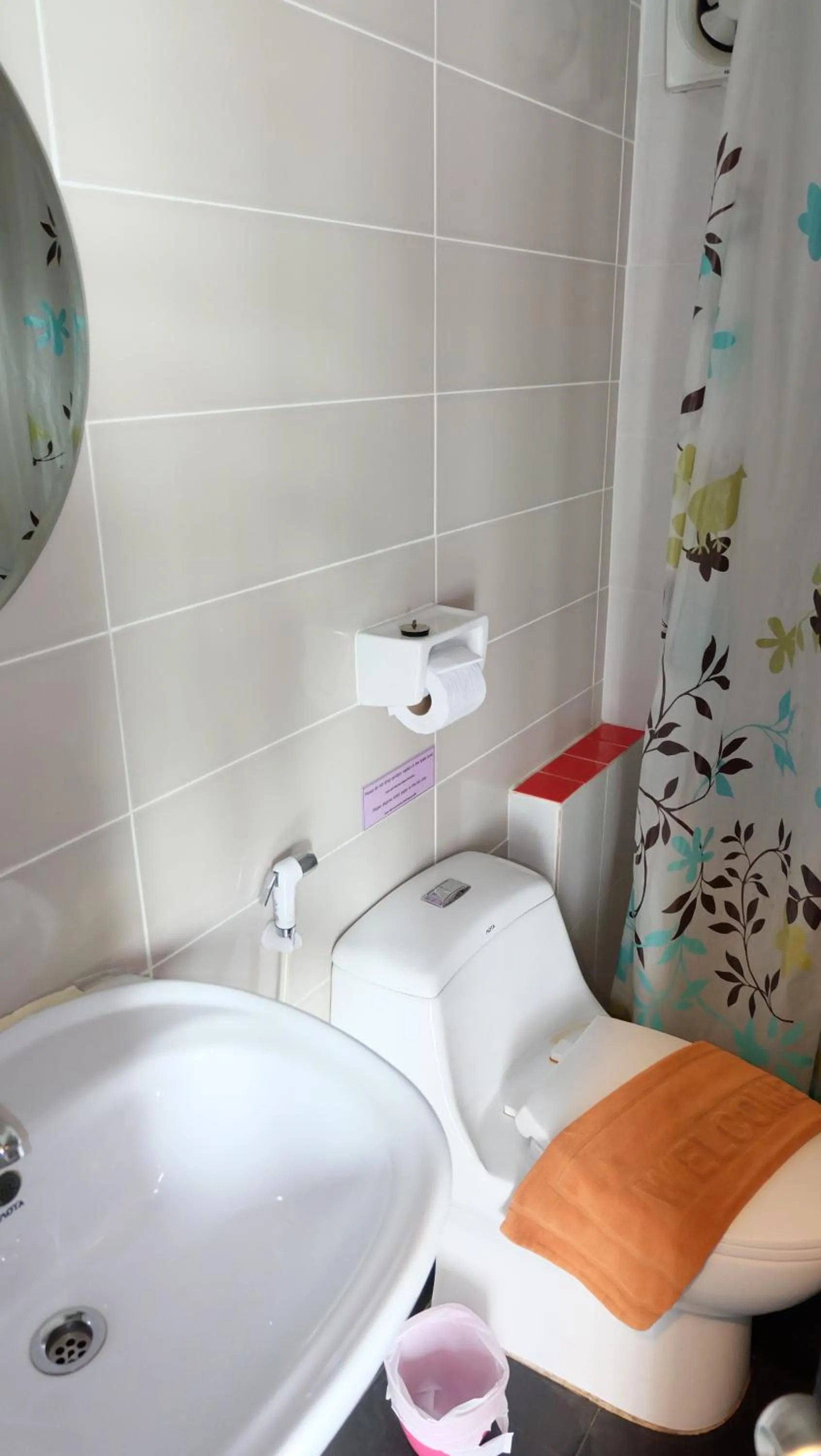 Toilet in The Airy Residence