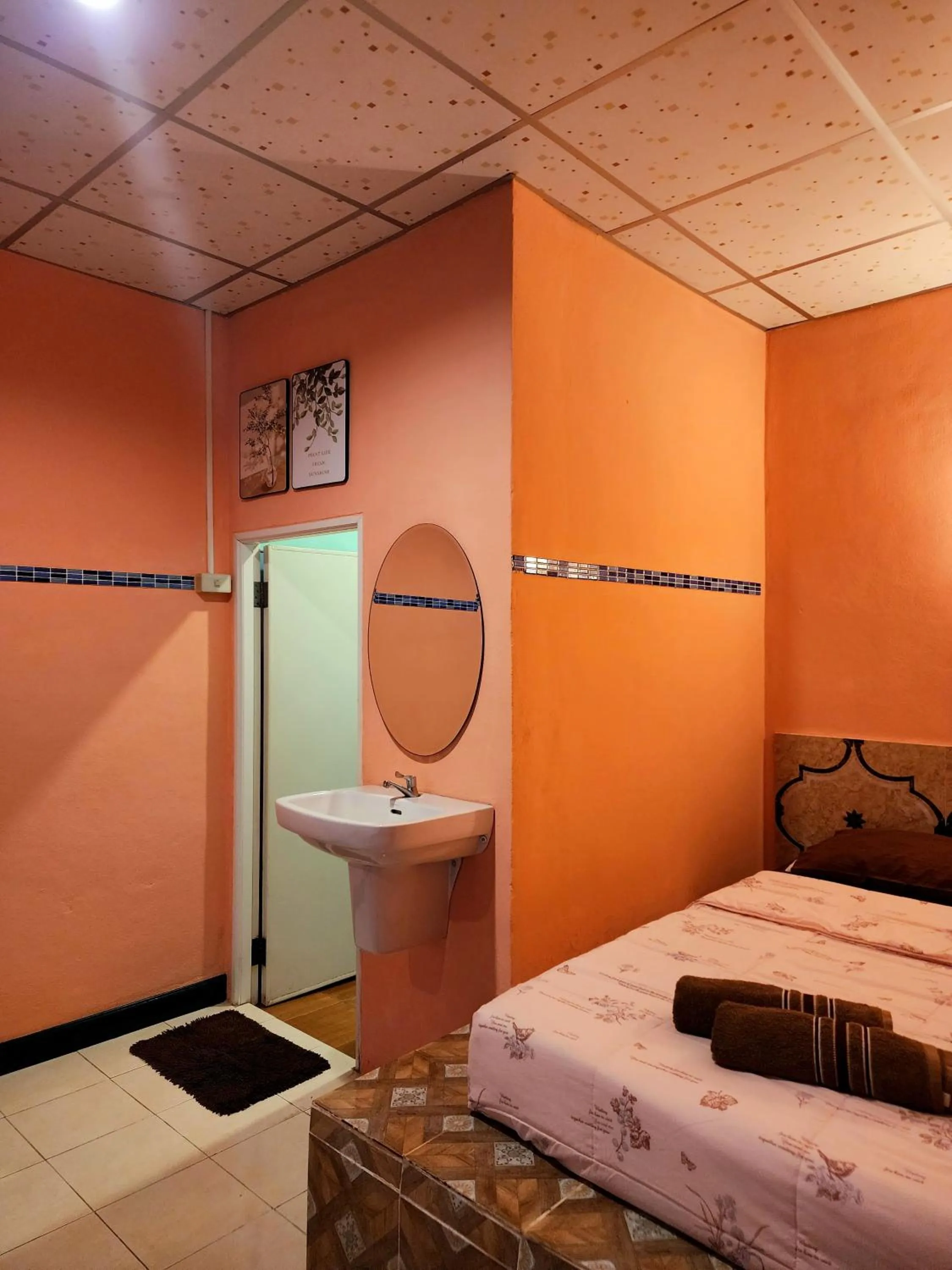 Bed in Ingpha Room For Rent