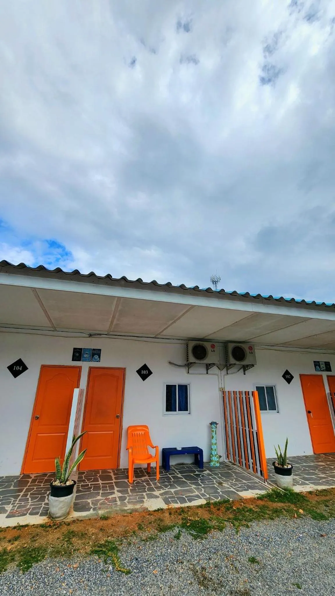 Property building in Ingpha Room For Rent