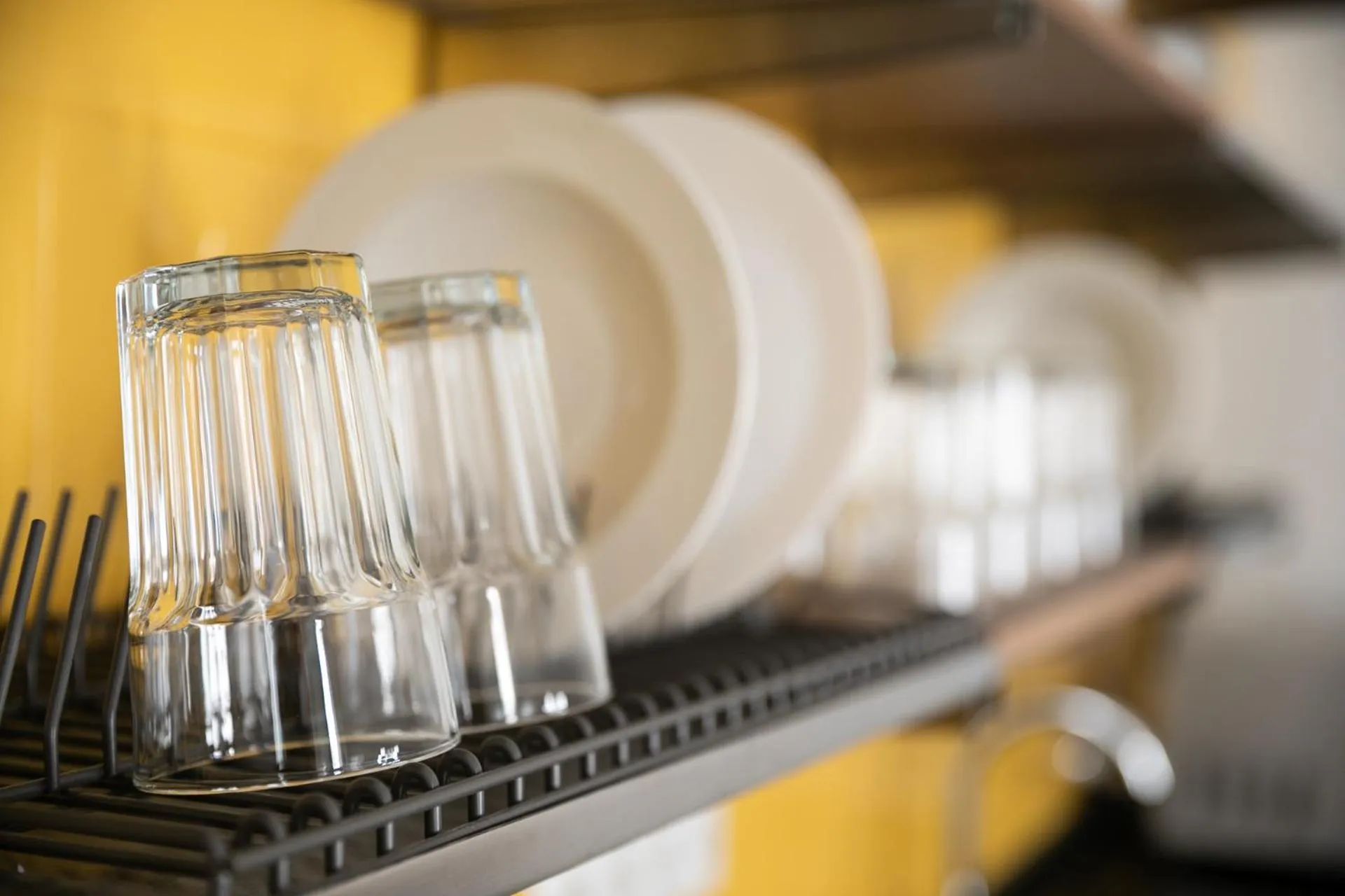 Communal kitchen in Planeta Cadiz Hostel