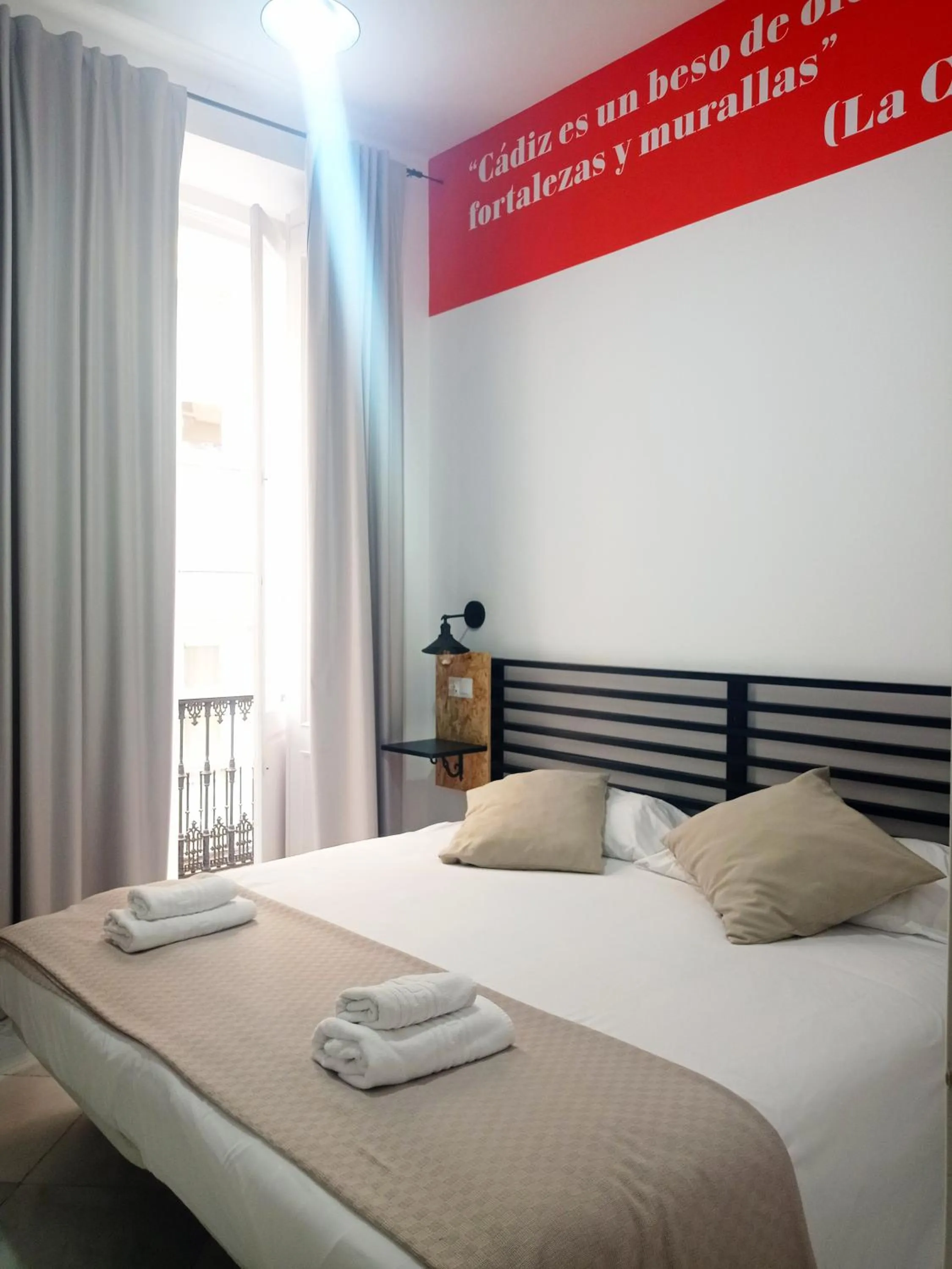 Decorative detail, Bed in Planeta Cadiz Hostel