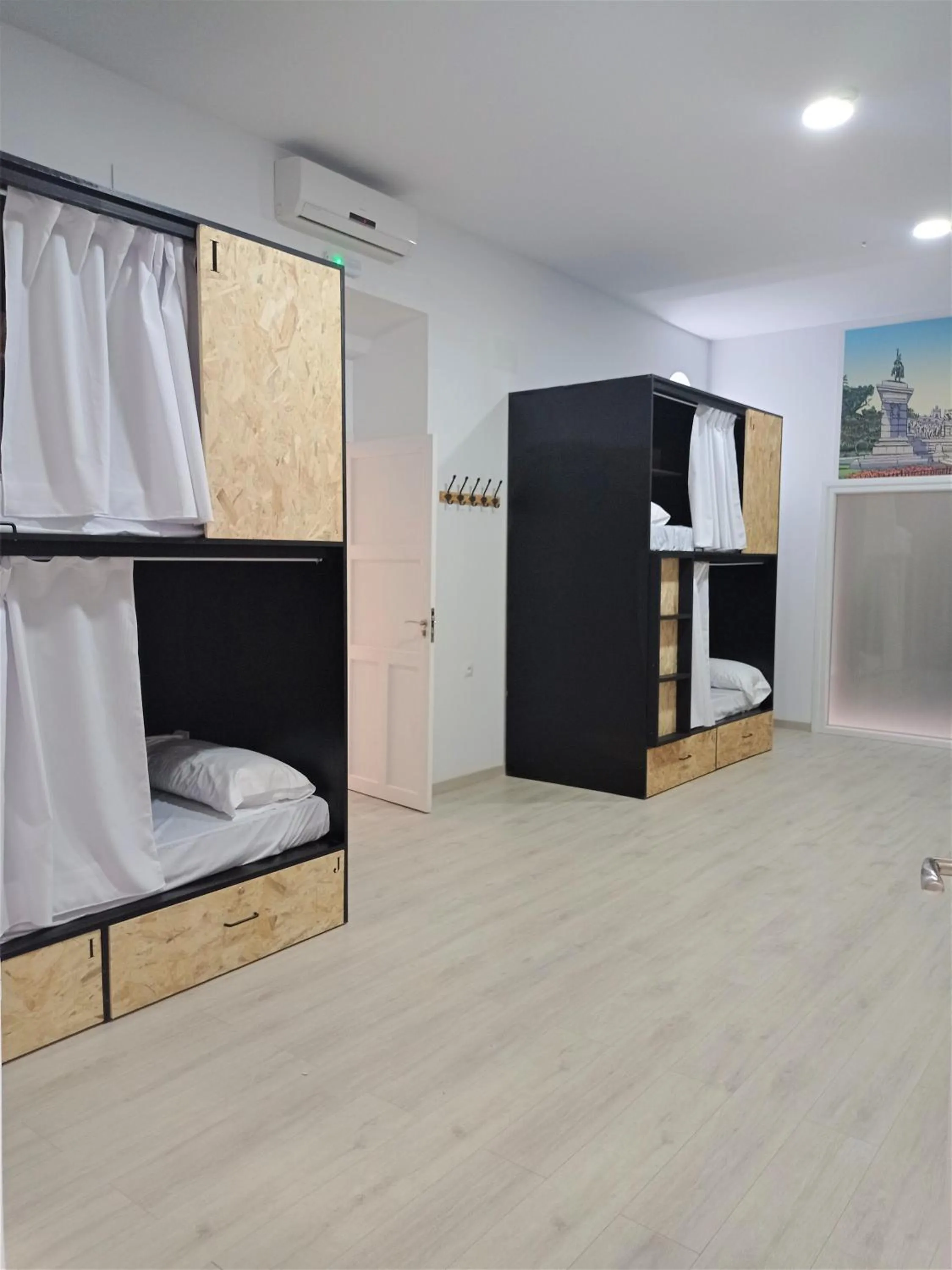 Bedroom, Bed in Planeta Cadiz Hostel