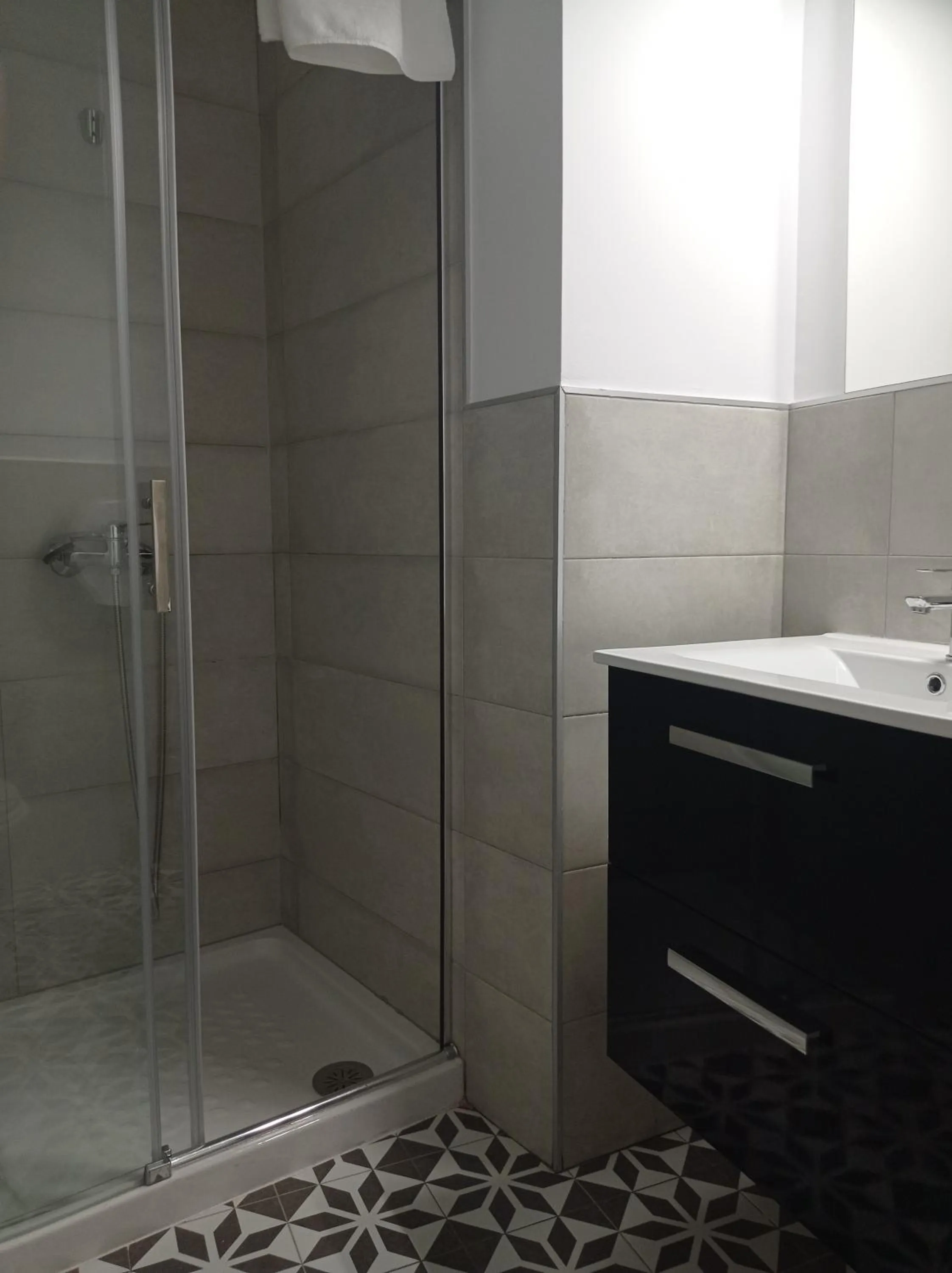 Bathroom in Planeta Cadiz Hostel