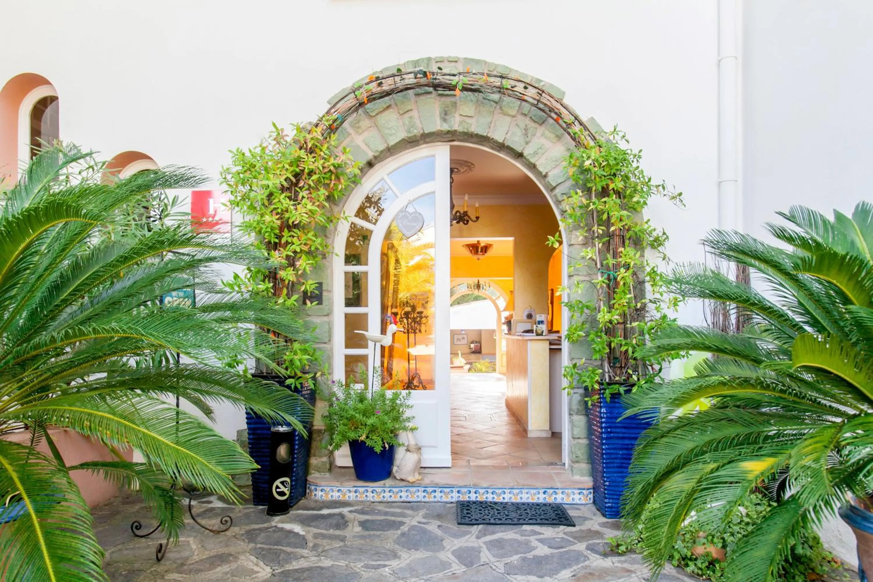 Facade/entrance in Hotel Villa Provencale