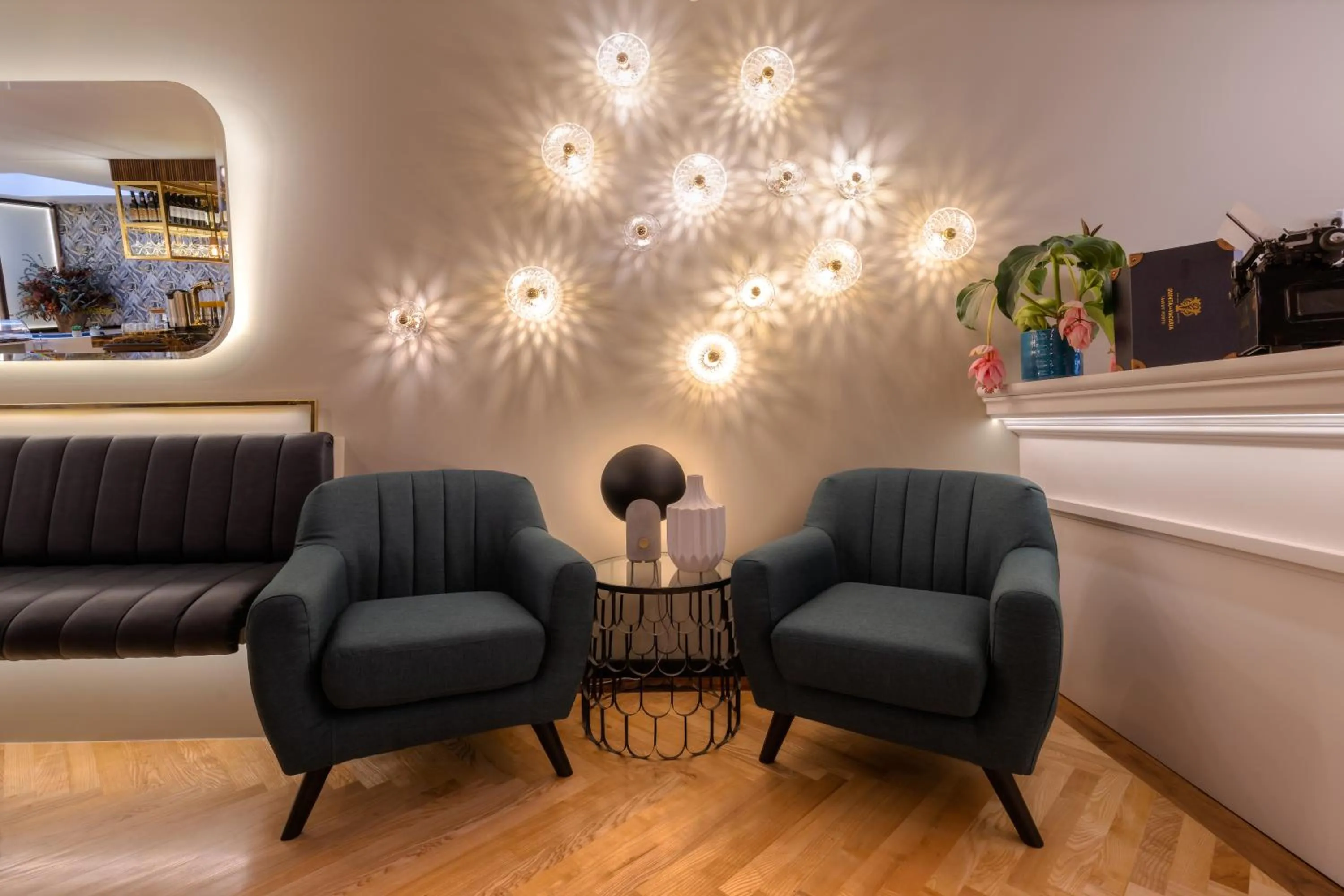 Lounge or bar in The Convo Porto Hotel & Apartment