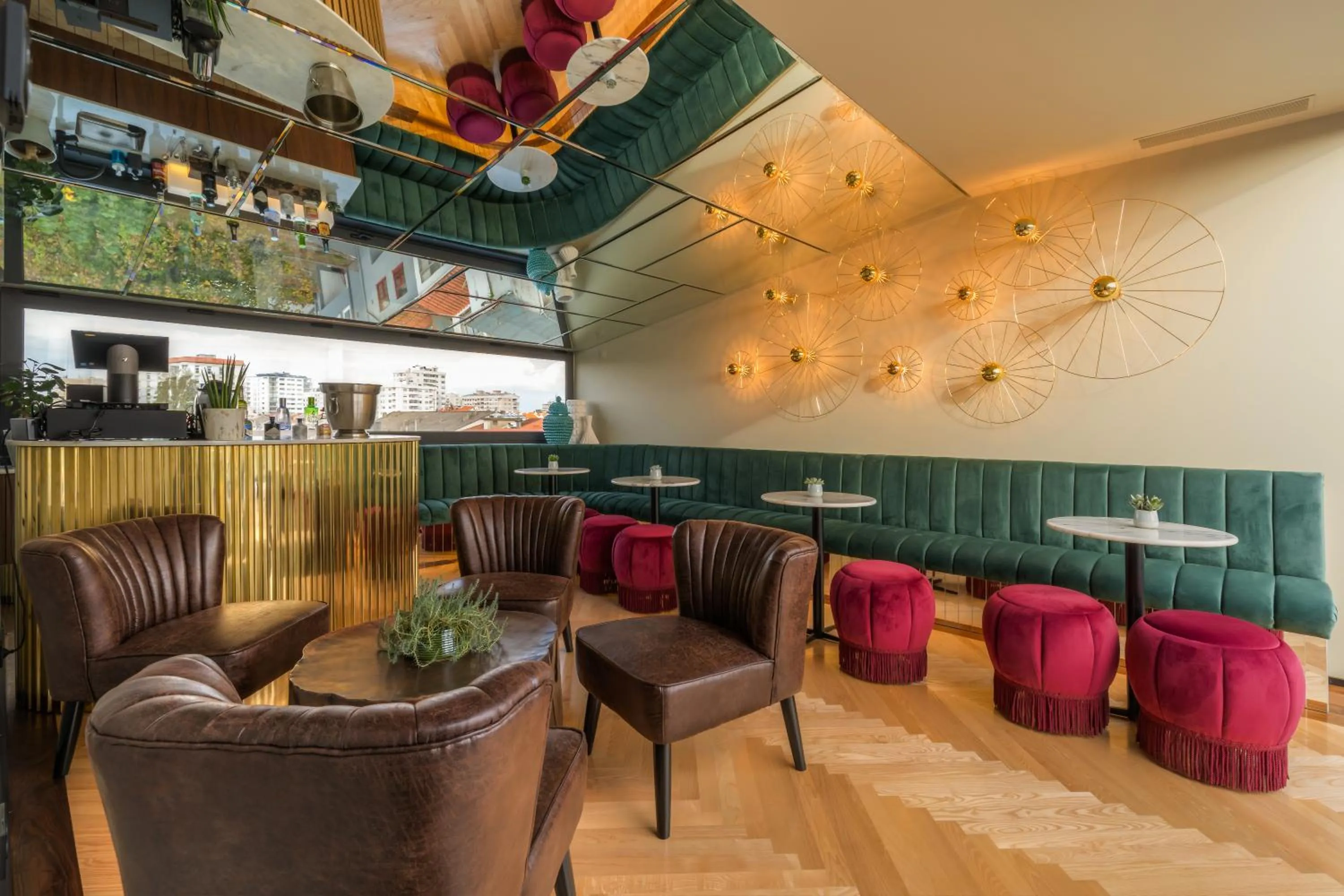 Lounge or bar in The Convo Porto Hotel & Apartment