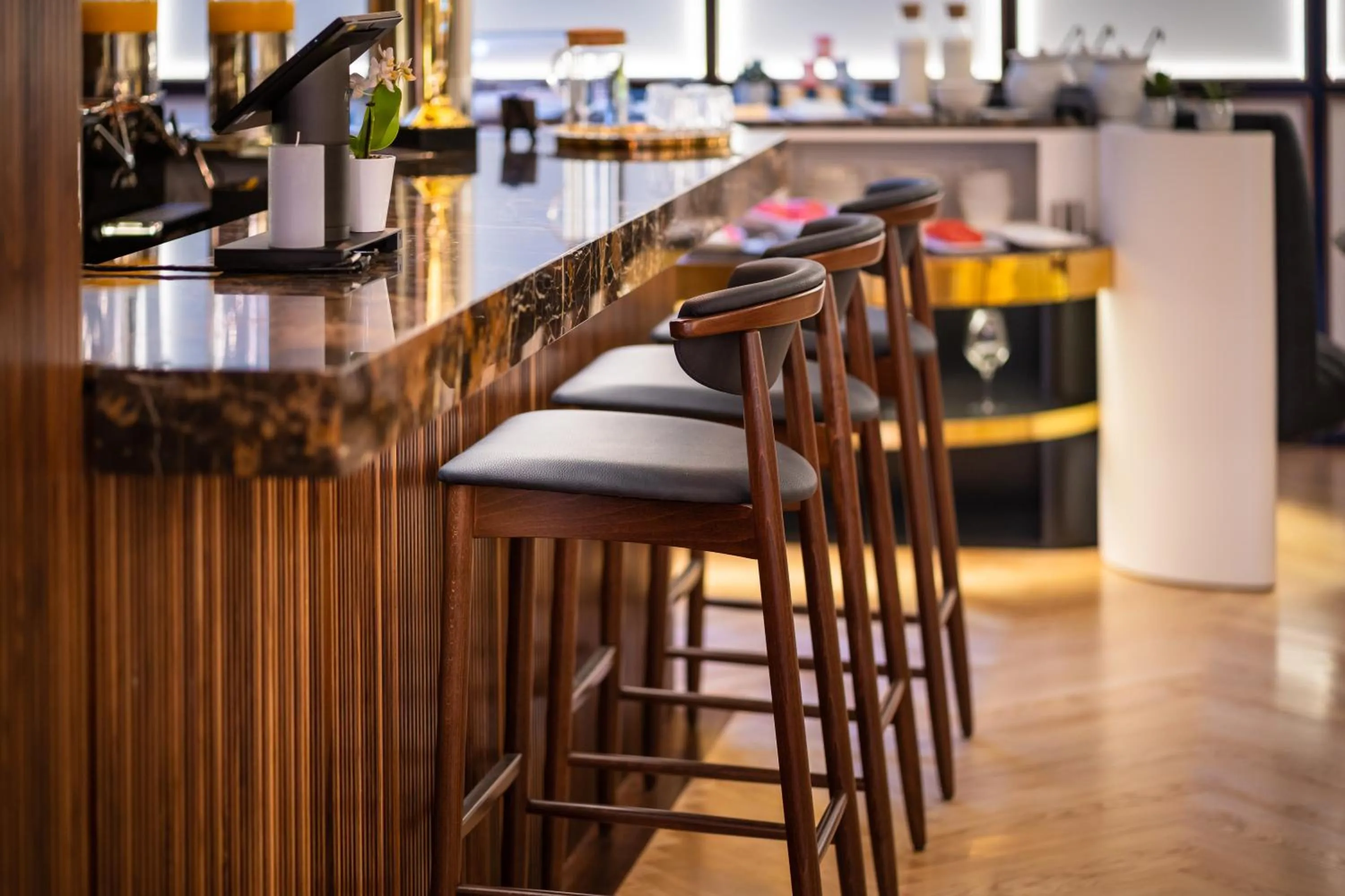 Restaurant/places to eat in The Convo Porto Hotel & Apartment