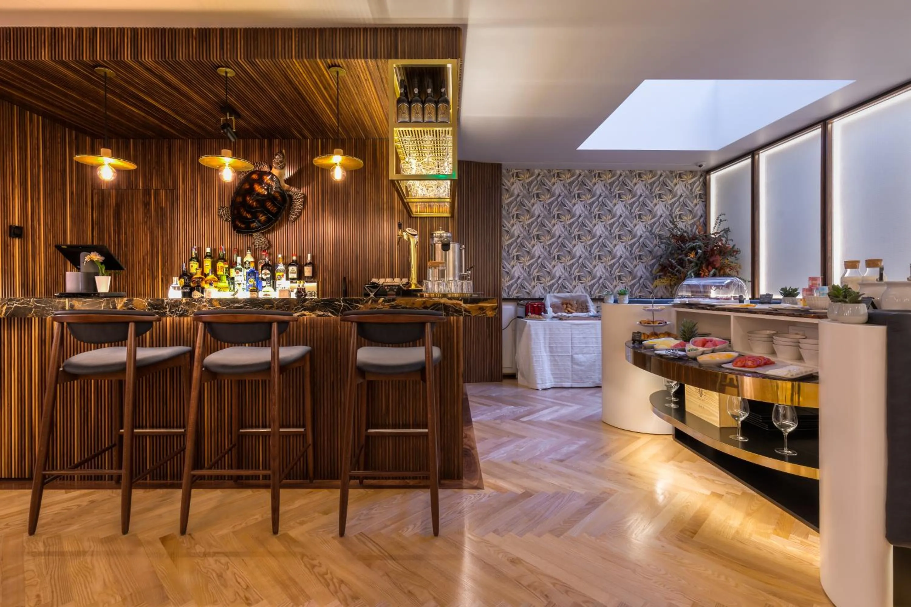 Lounge or bar in The Convo Porto Hotel & Apartment