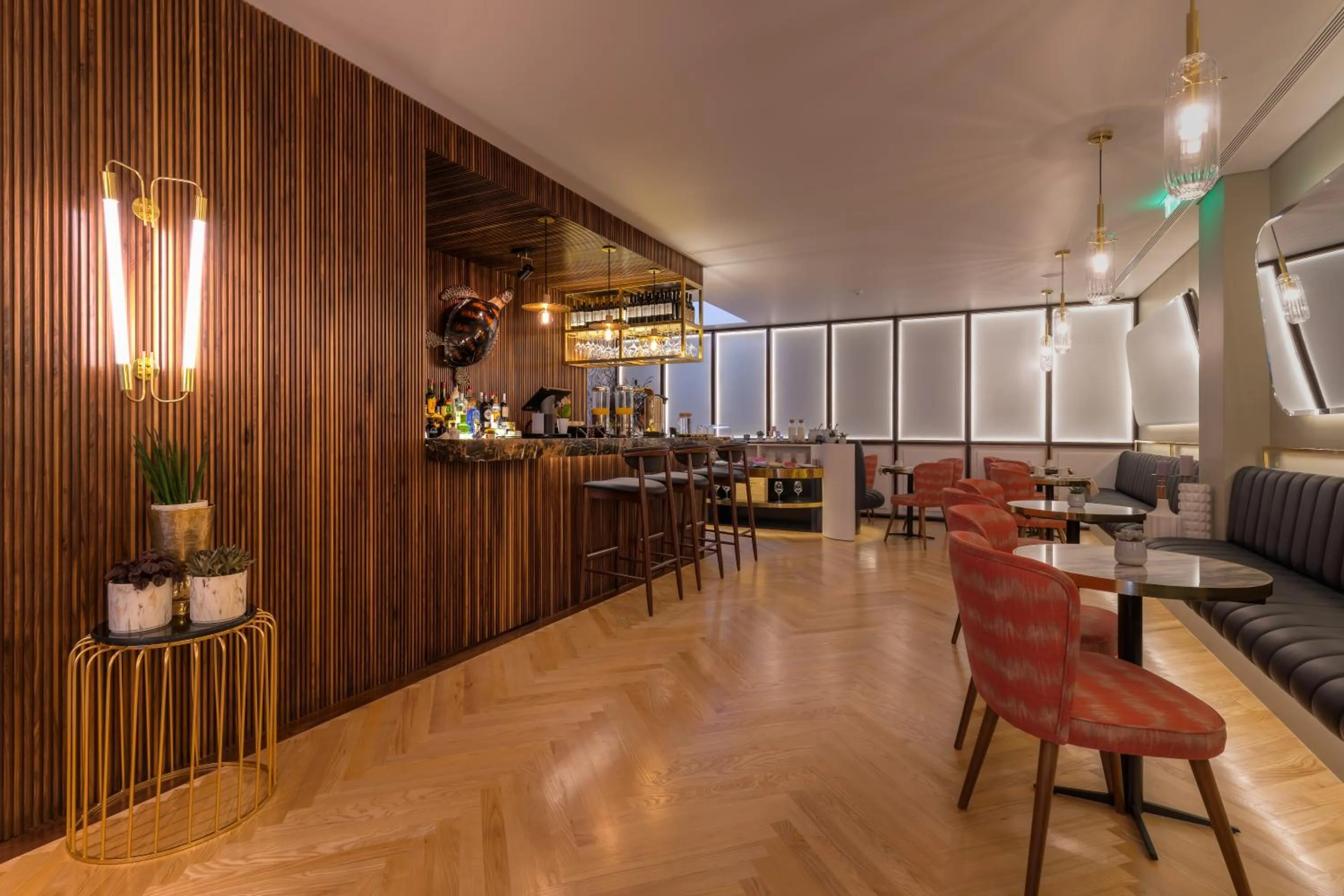 Restaurant/places to eat in The Convo Porto Hotel & Apartment