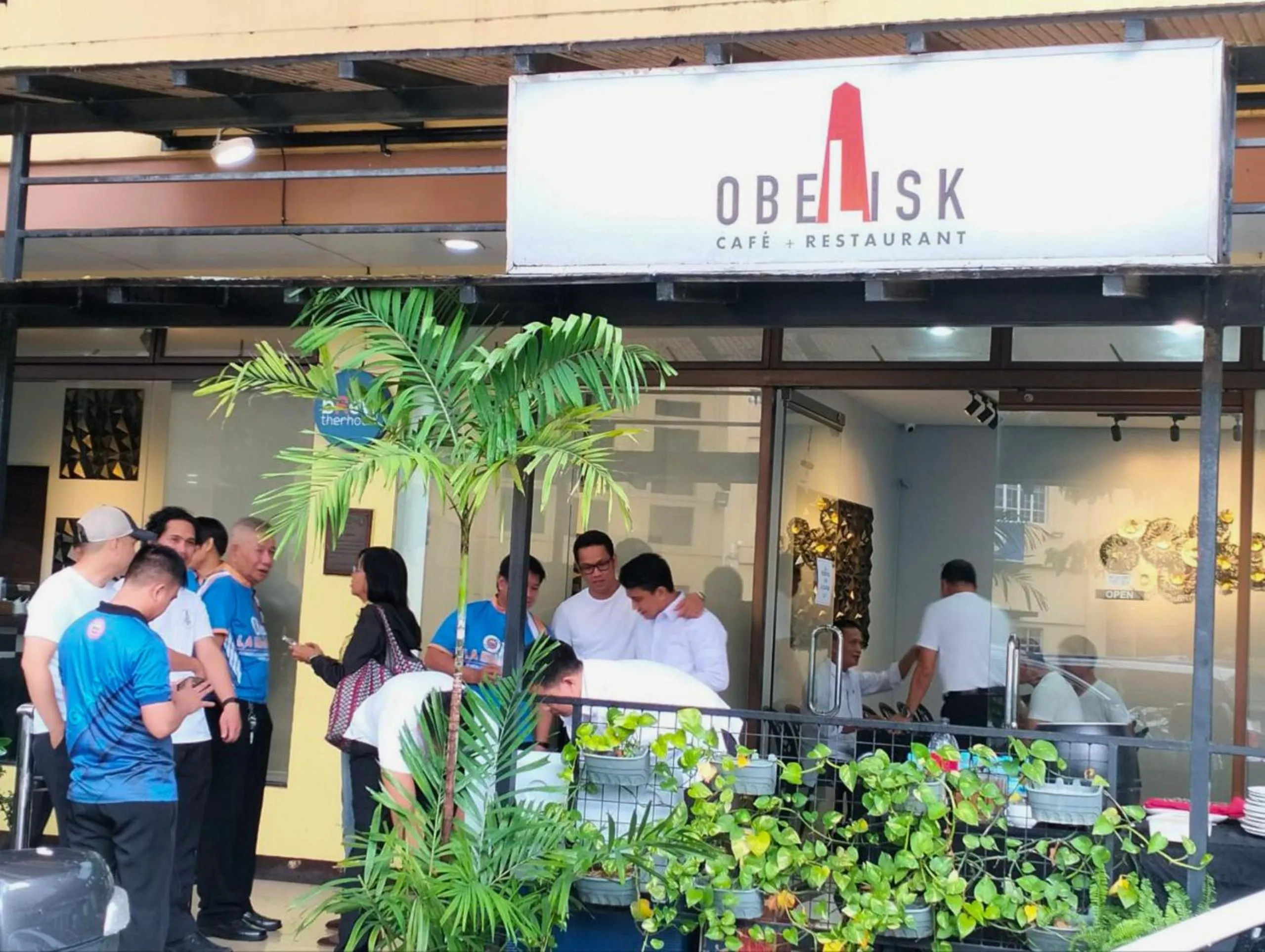 Restaurant/places to eat in Arzo Hotel Grand Lodge