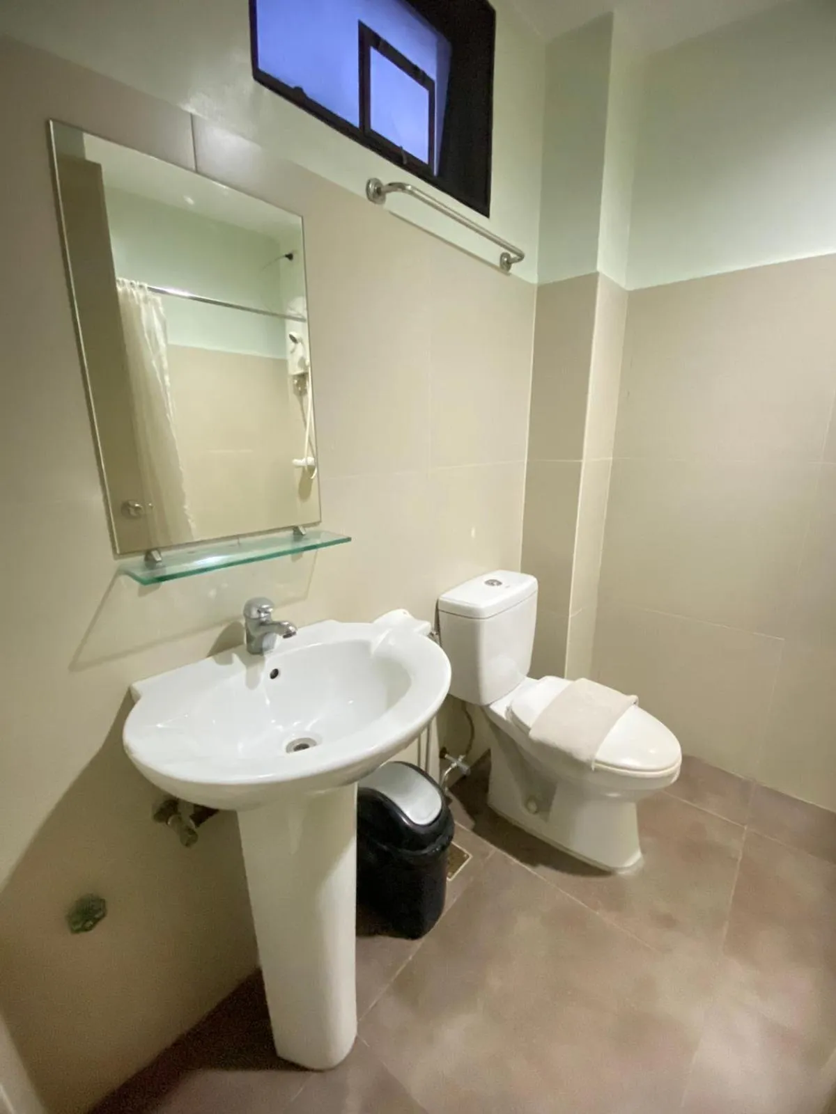 Toilet in Arzo Hotel Grand Lodge