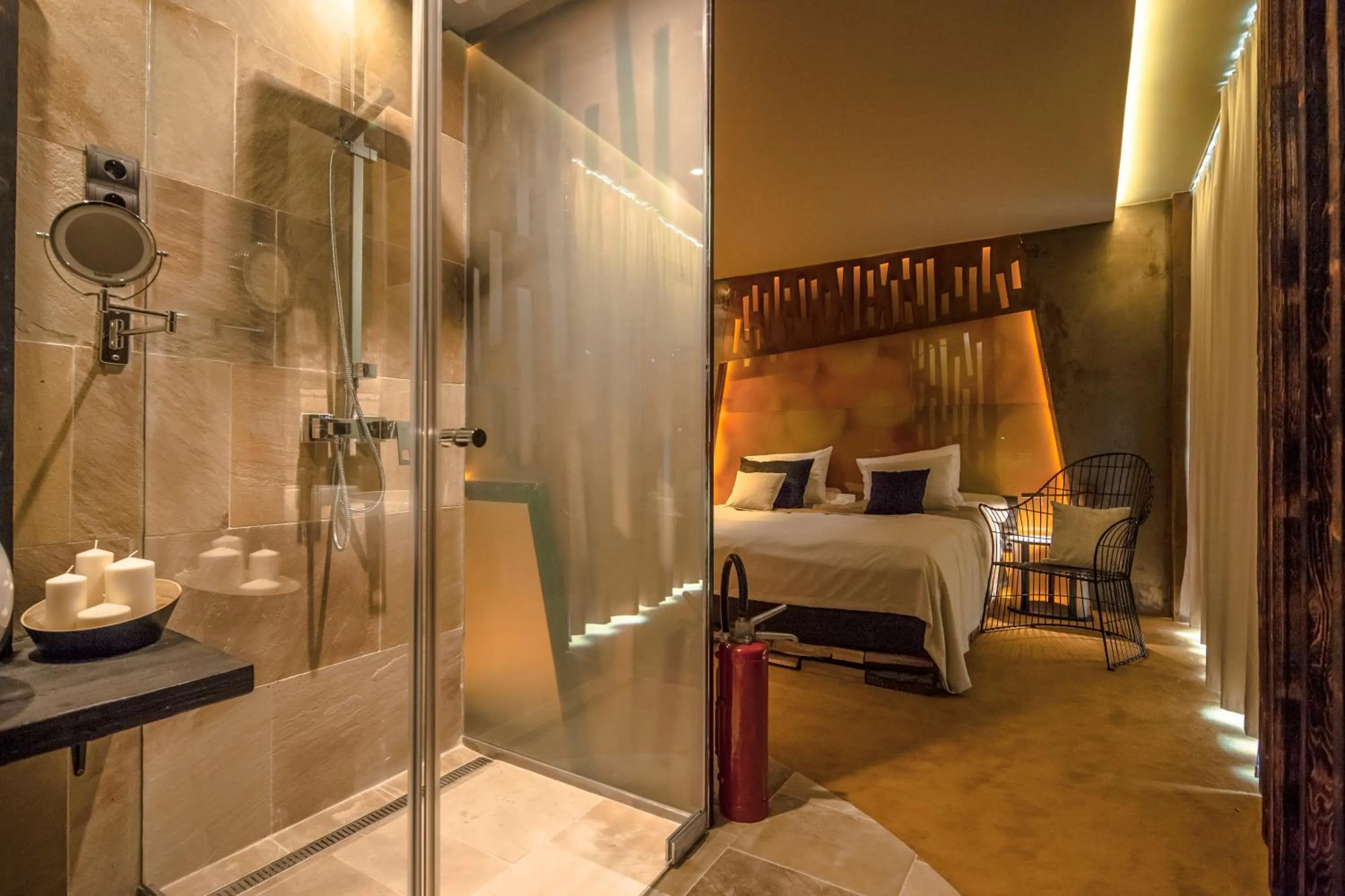 Bathroom, Bed in Butik Design Rooms