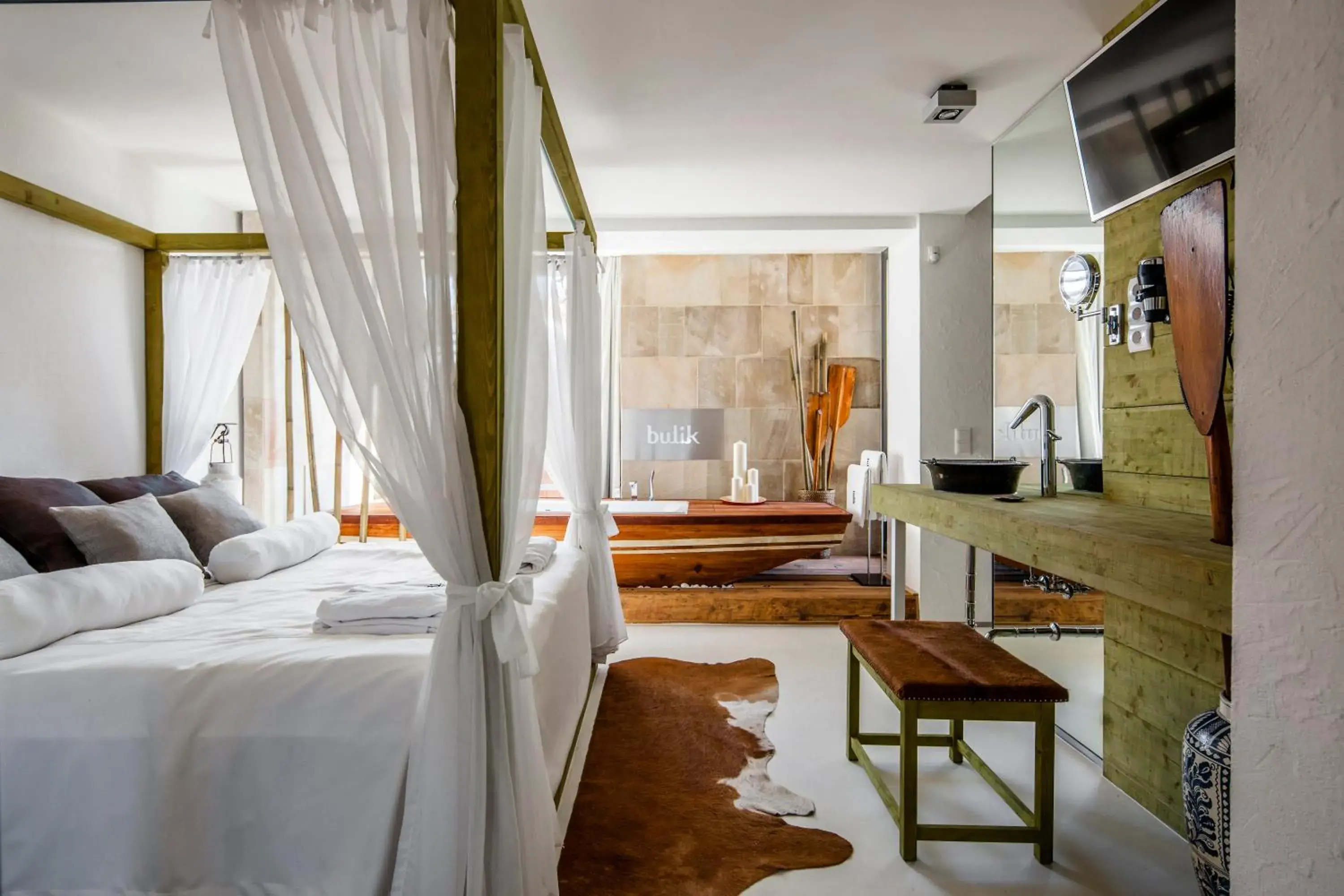 Deluxe Double Room in Butik Design Rooms Deluxe Double Room in Butik Design Rooms