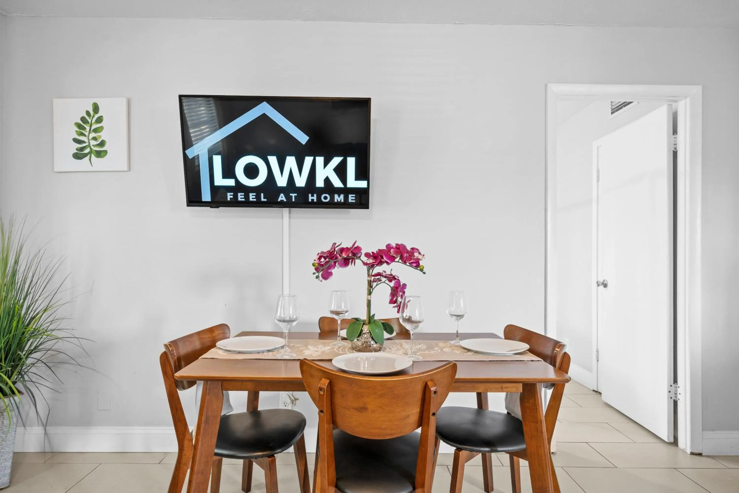 Dining area in Bayview Apartments By Lowkl