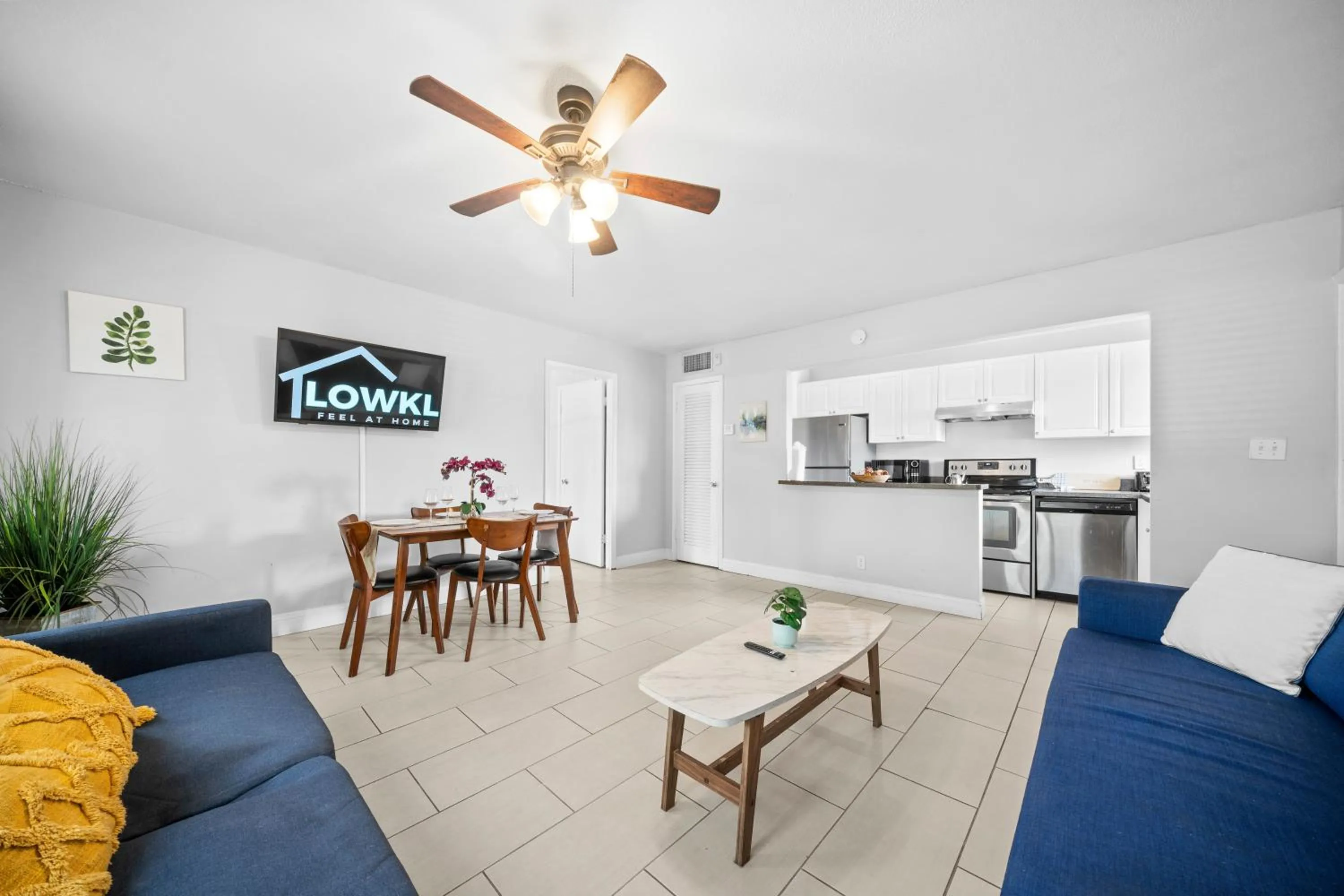 Living room in Bayview Apartments By Lowkl