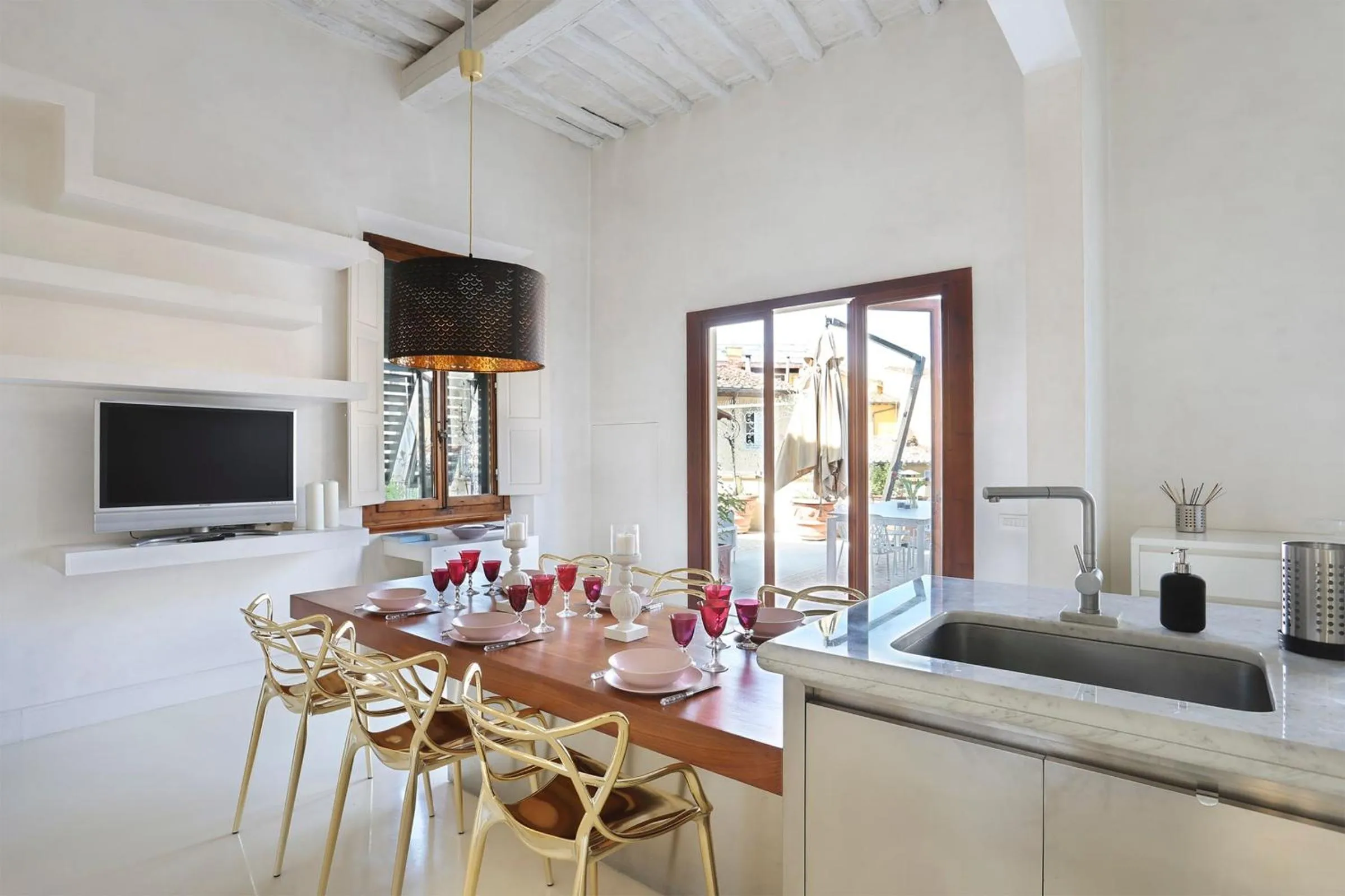 LUXURY suite with amazing Terrace in Florence-hosted by Sweetstay