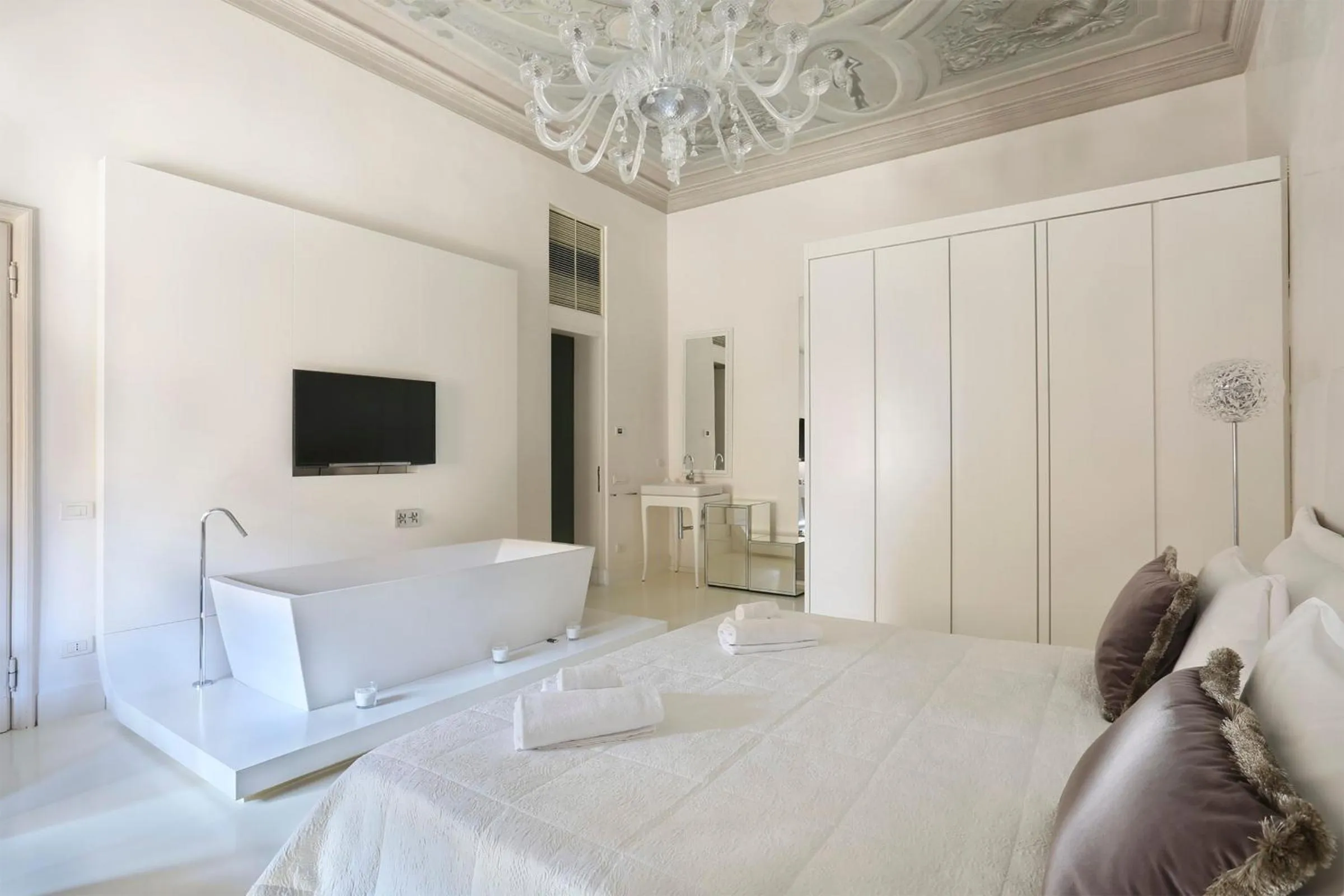 LUXURY suite with amazing Terrace in Florence-hosted by Sweetstay