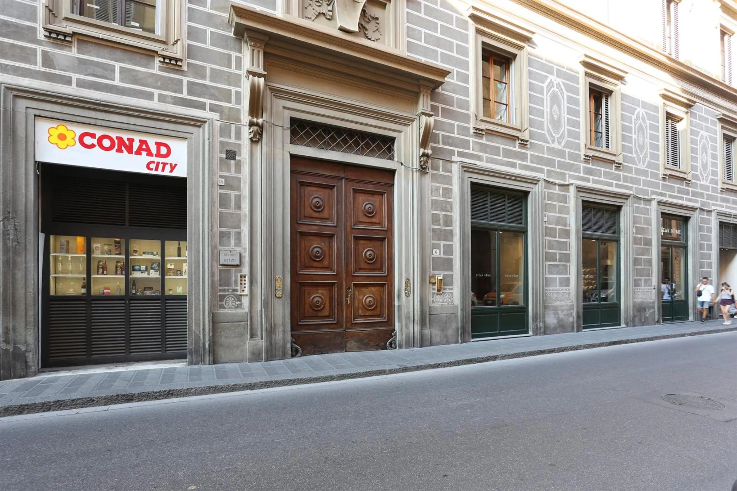 LUXURY suite with amazing Terrace in Florence-hosted by Sweetstay