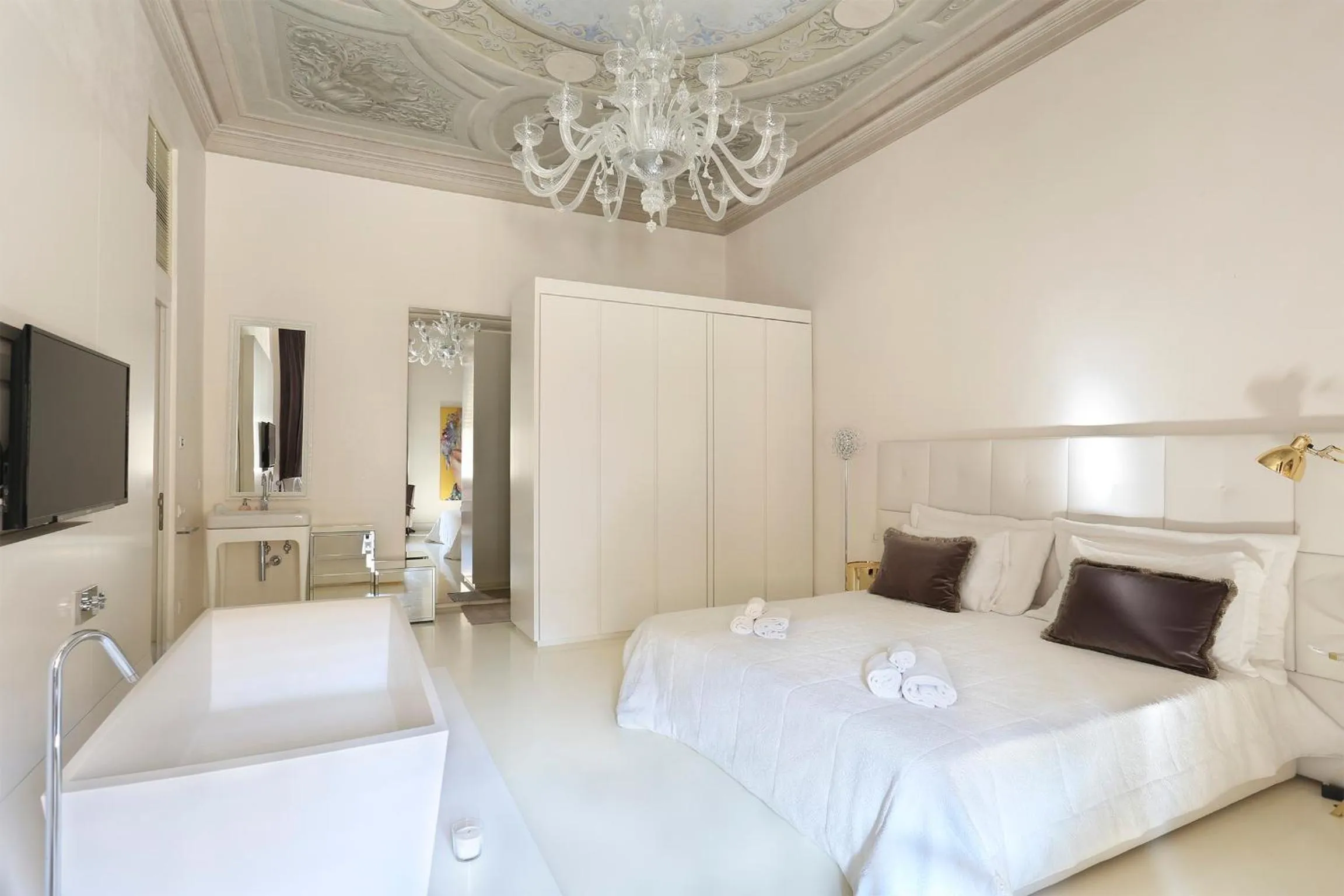 Bedroom in LUXURY suite with amazing Terrace in Florence-hosted by Sweetstay