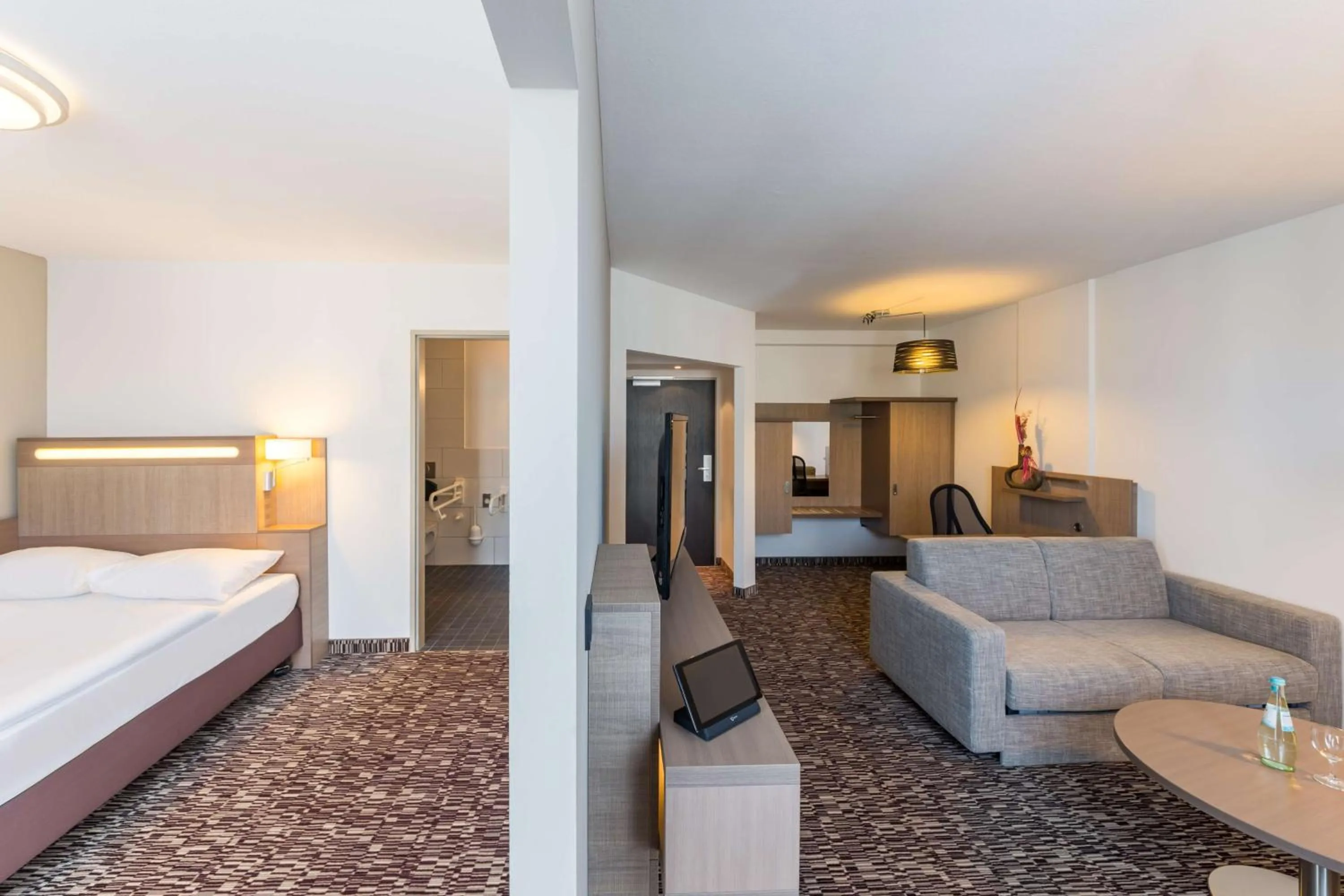 Photo of the whole room, Bed in Park Inn by Radisson Göttingen