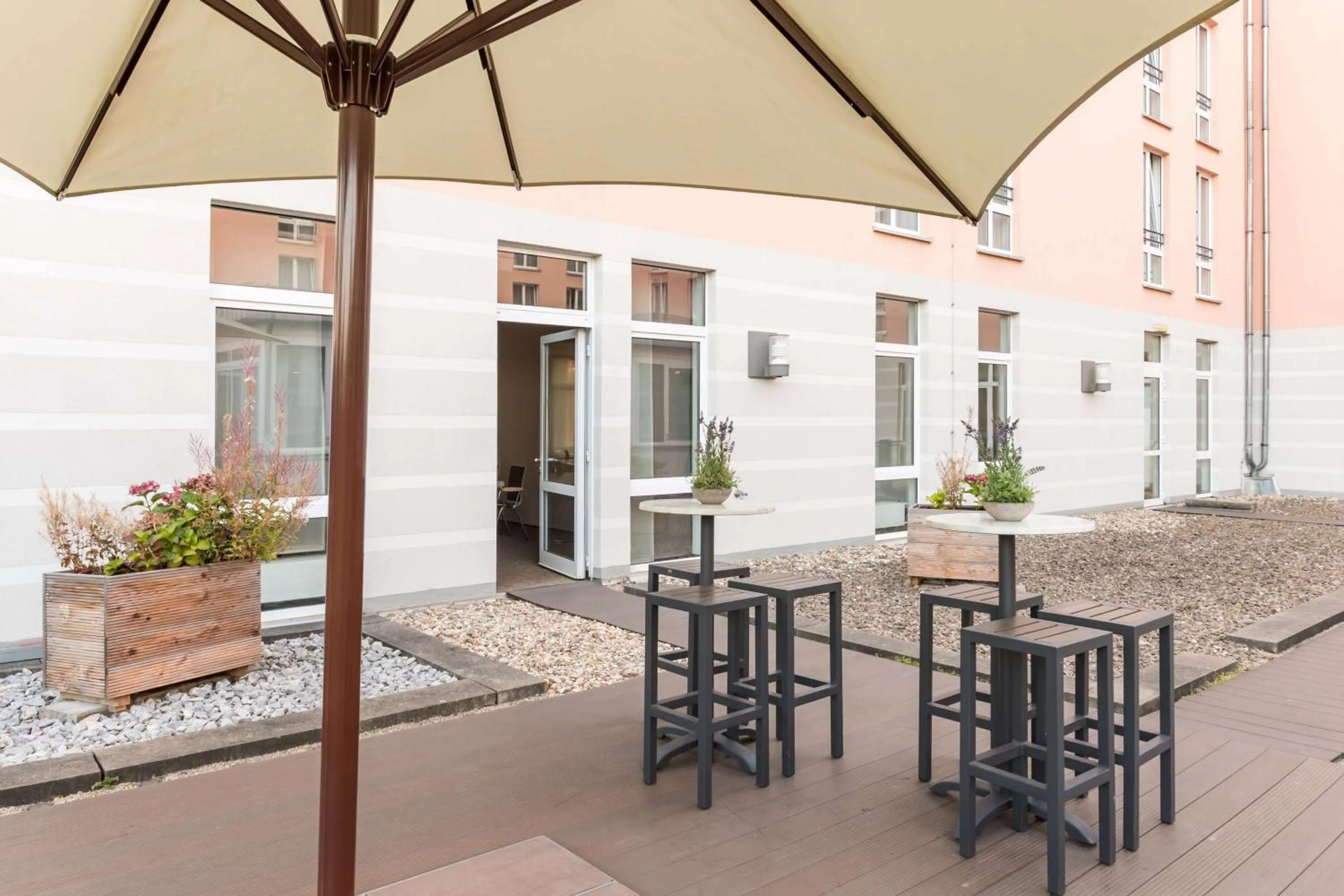 Patio in Park Inn by Radisson Göttingen