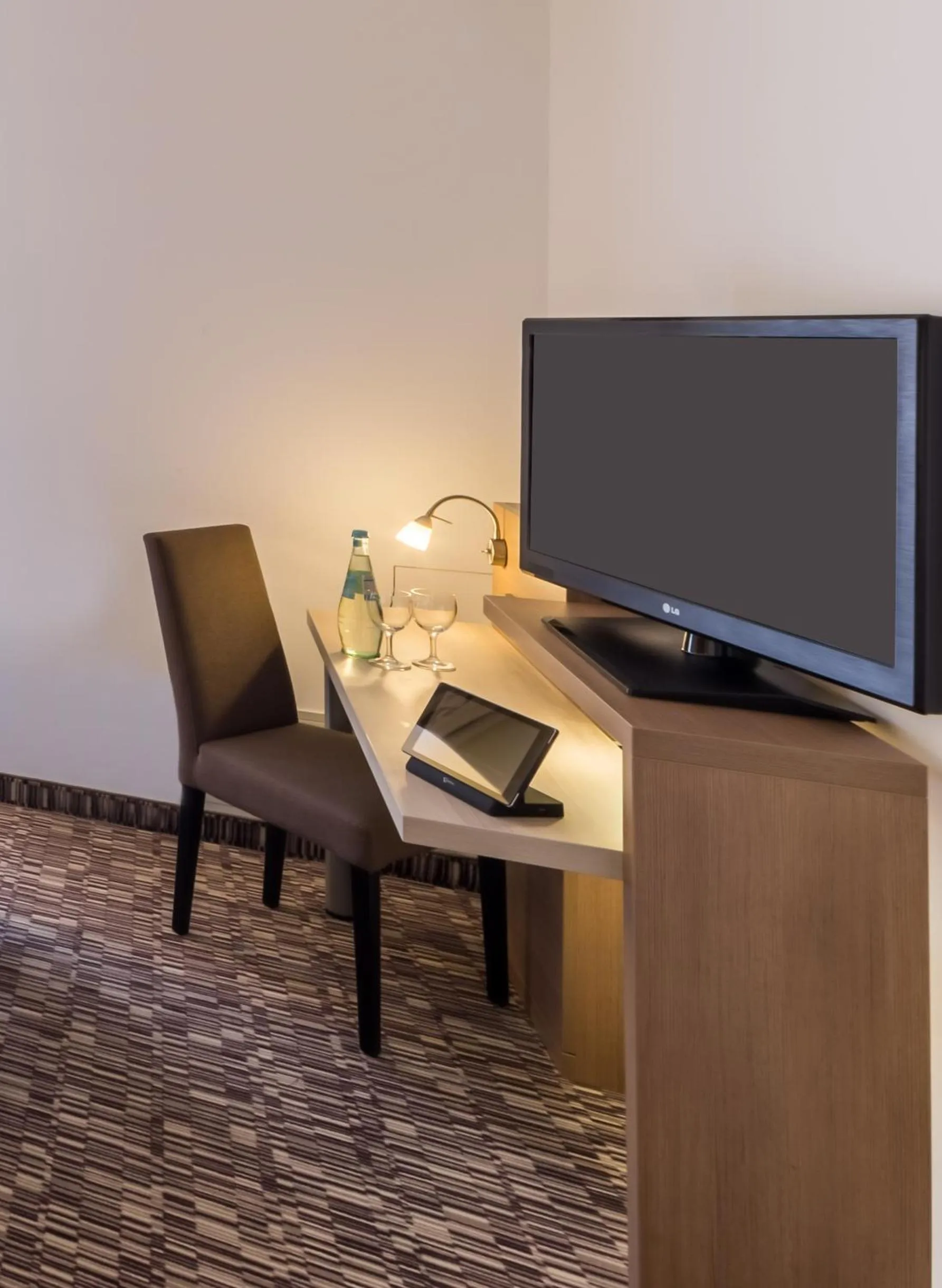 TV and multimedia in Park Inn by Radisson Göttingen