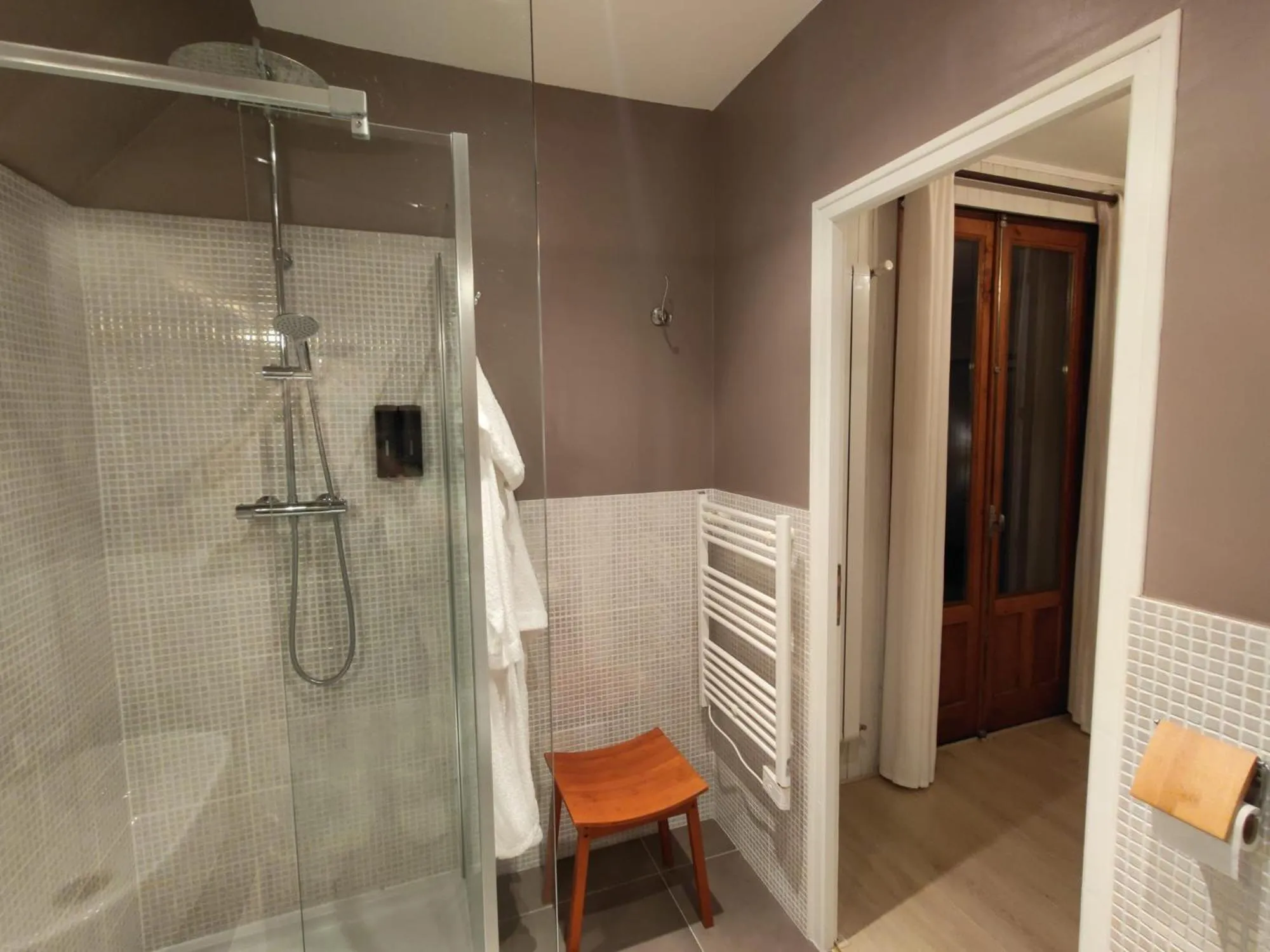 Shower in La Maison du Chevalier - Chambres et tables d'hôtes - adults only