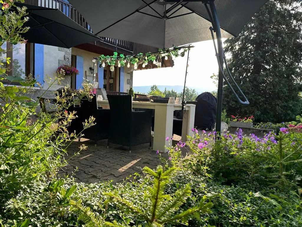 Spring in La Maison du Chevalier - Chambres et tables d'hôtes - adults only