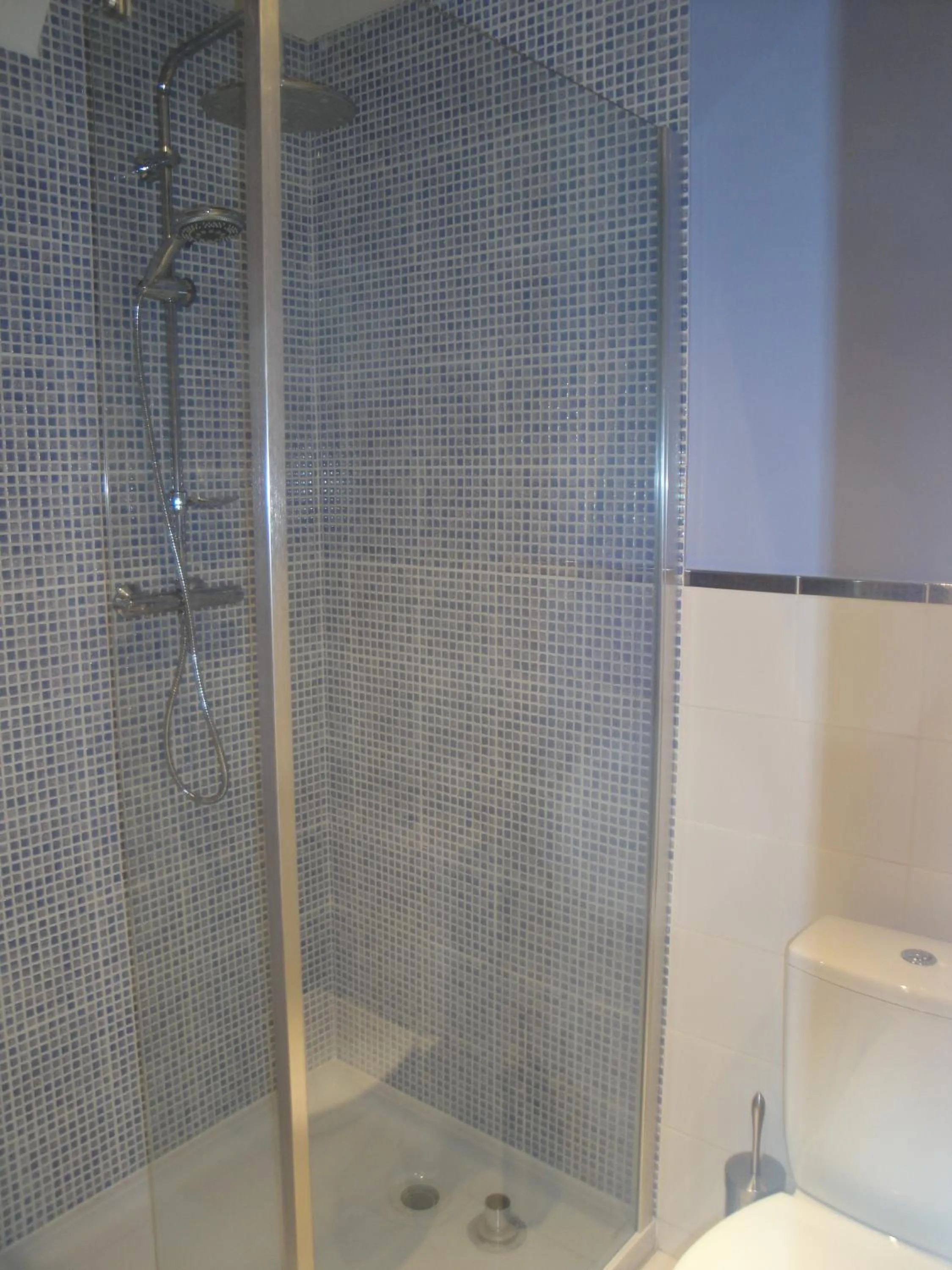 Shower in La Maison du Chevalier - Chambres et tables d'hôtes - adults only