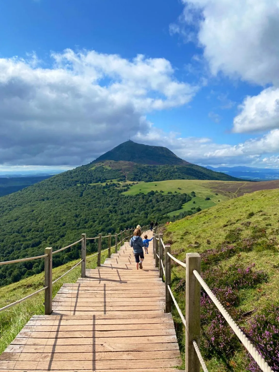 Hiking in La Maison du Chevalier - Chambres et tables d'hôtes - adults only