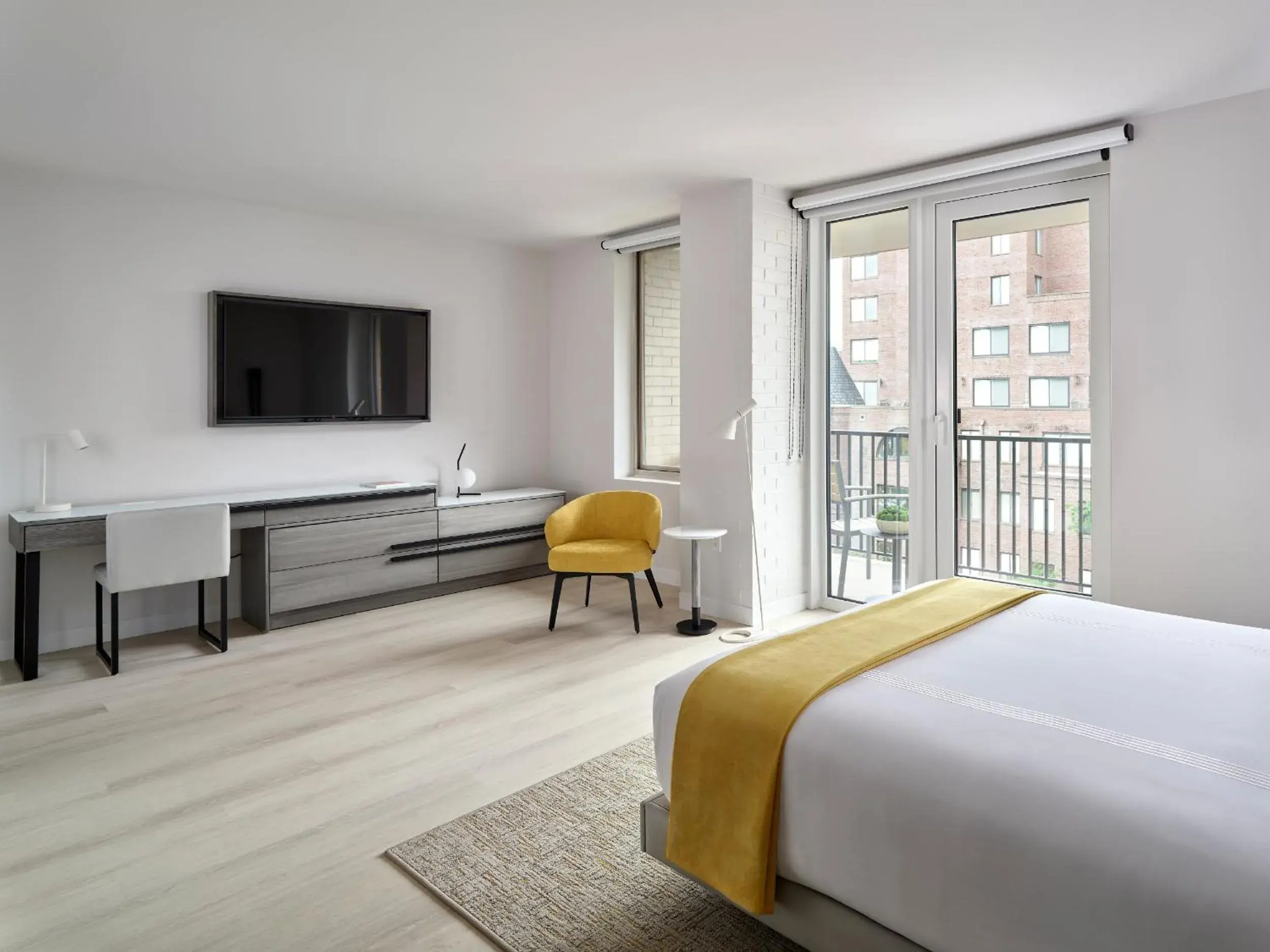 Queen Room - Disability Access in Hotel AKA Washington Circle Queen Room - Disability Access in Hotel AKA Washington Circle