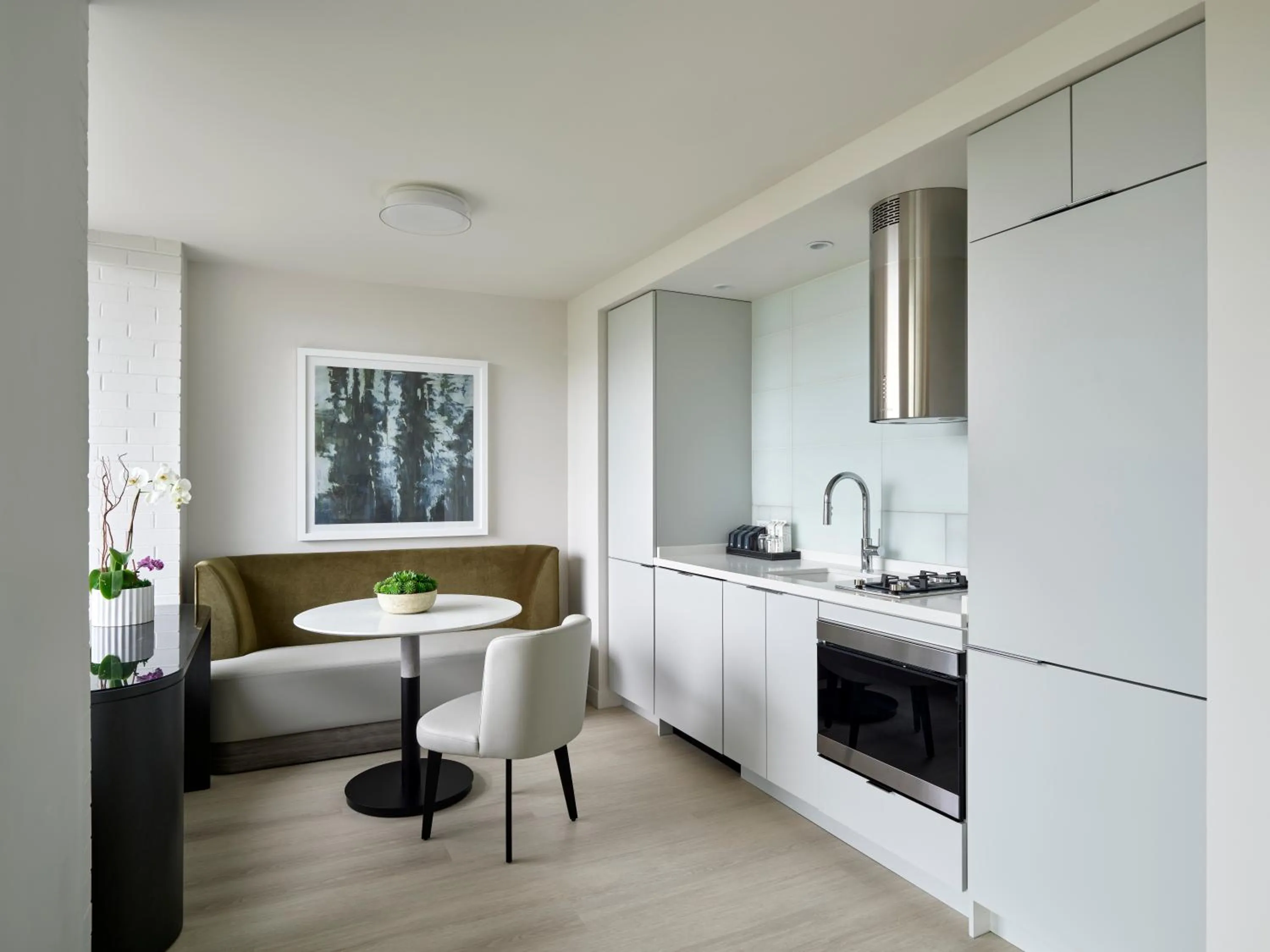 Kitchen or kitchenette in Hotel AKA Washington Circle