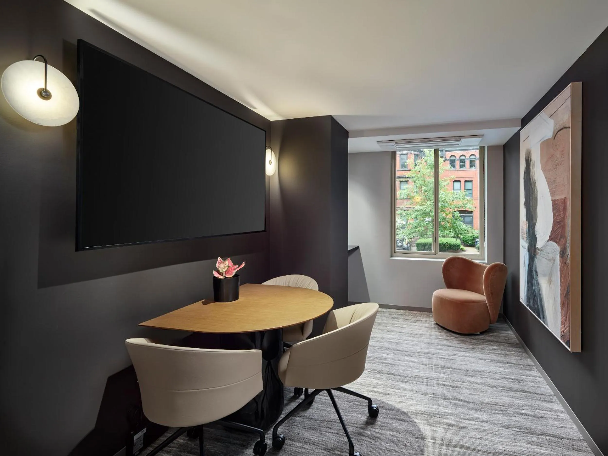 TV and multimedia in Hotel AKA Washington Circle