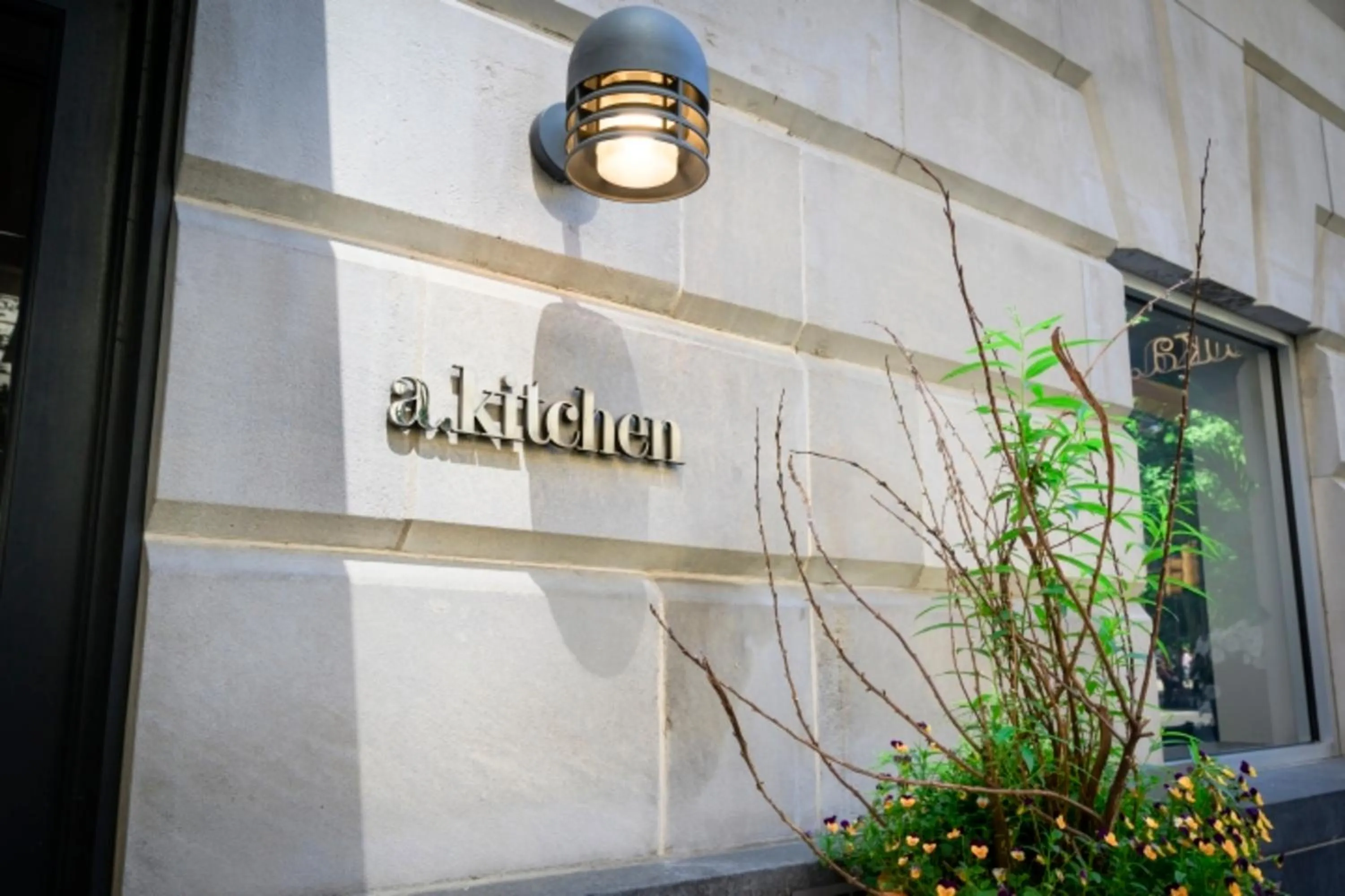 Restaurant/places to eat in Hotel AKA Washington Circle