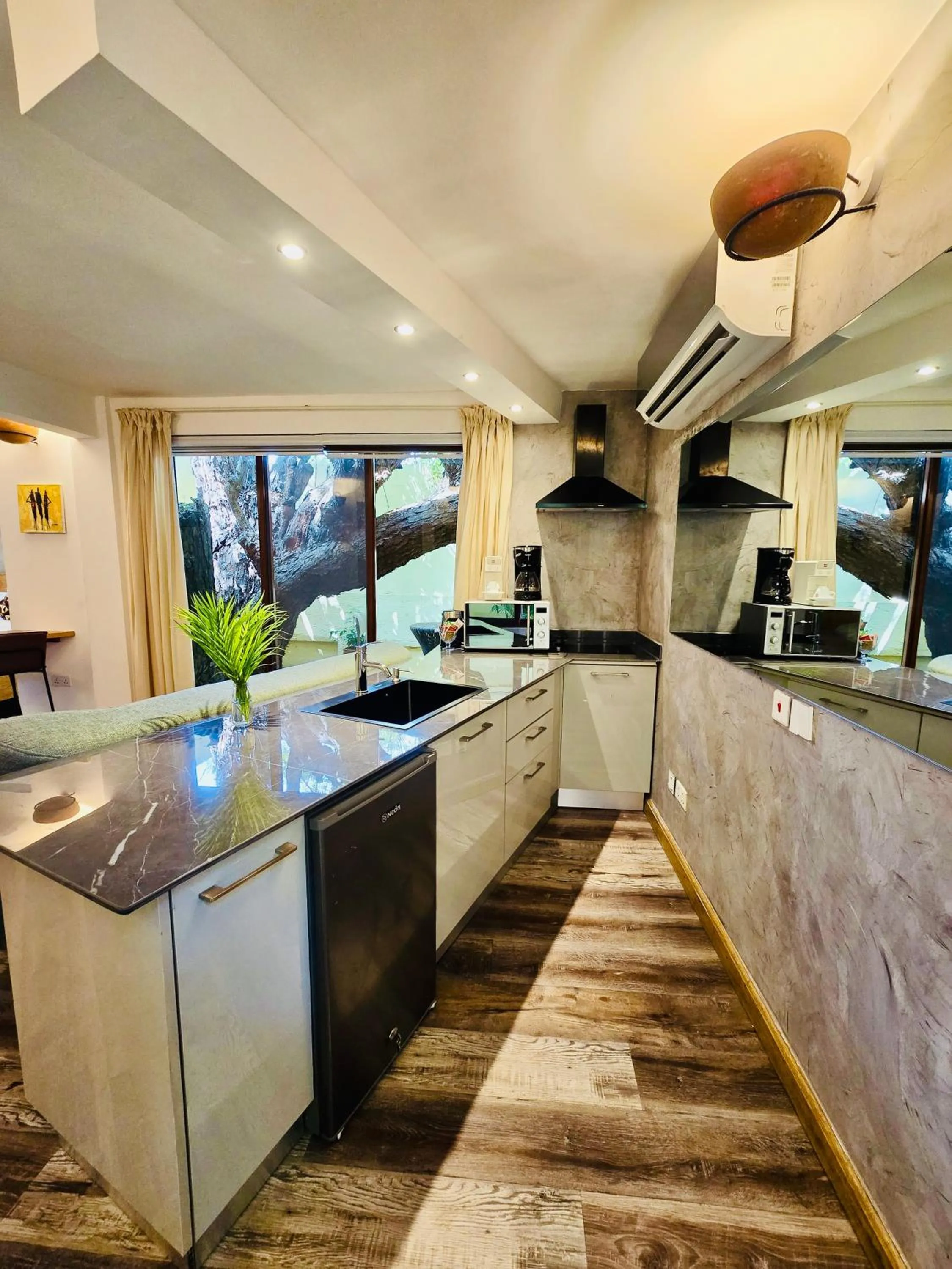 Kitchen or kitchenette in La Villa Boutique Hotel