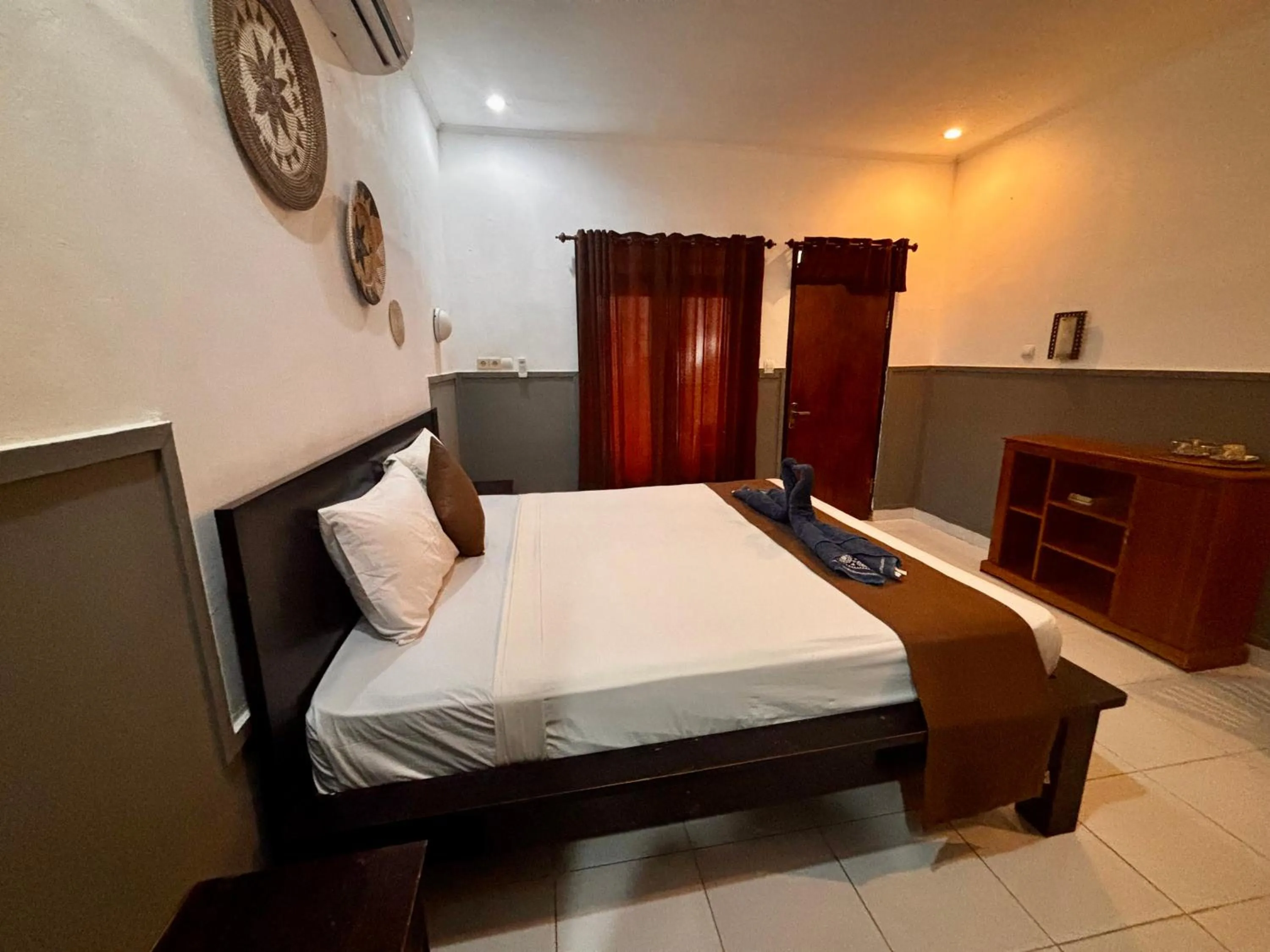 Bedroom, Bed in Alibaba Bungalows