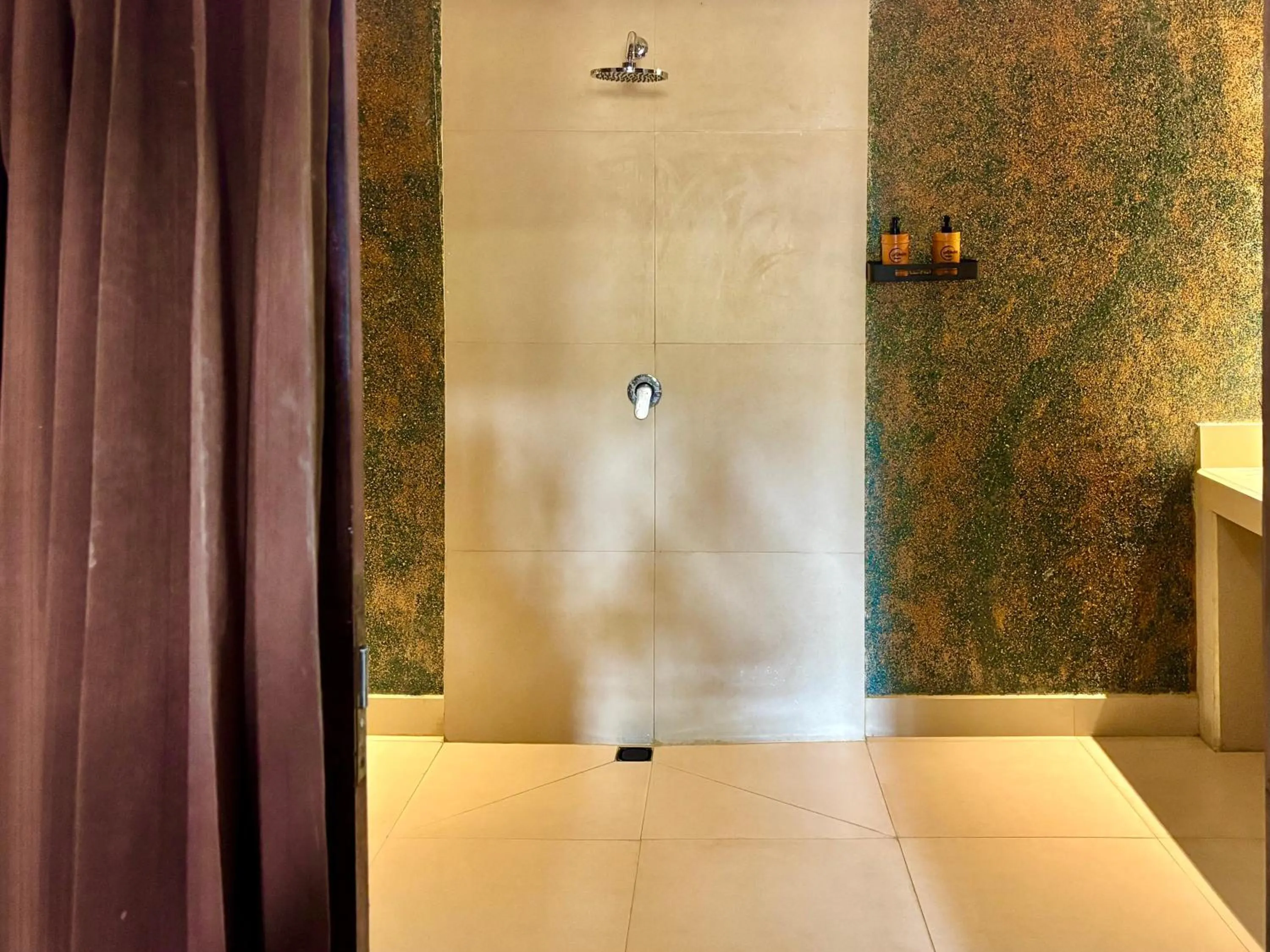 Toilet in Alibaba Bungalows