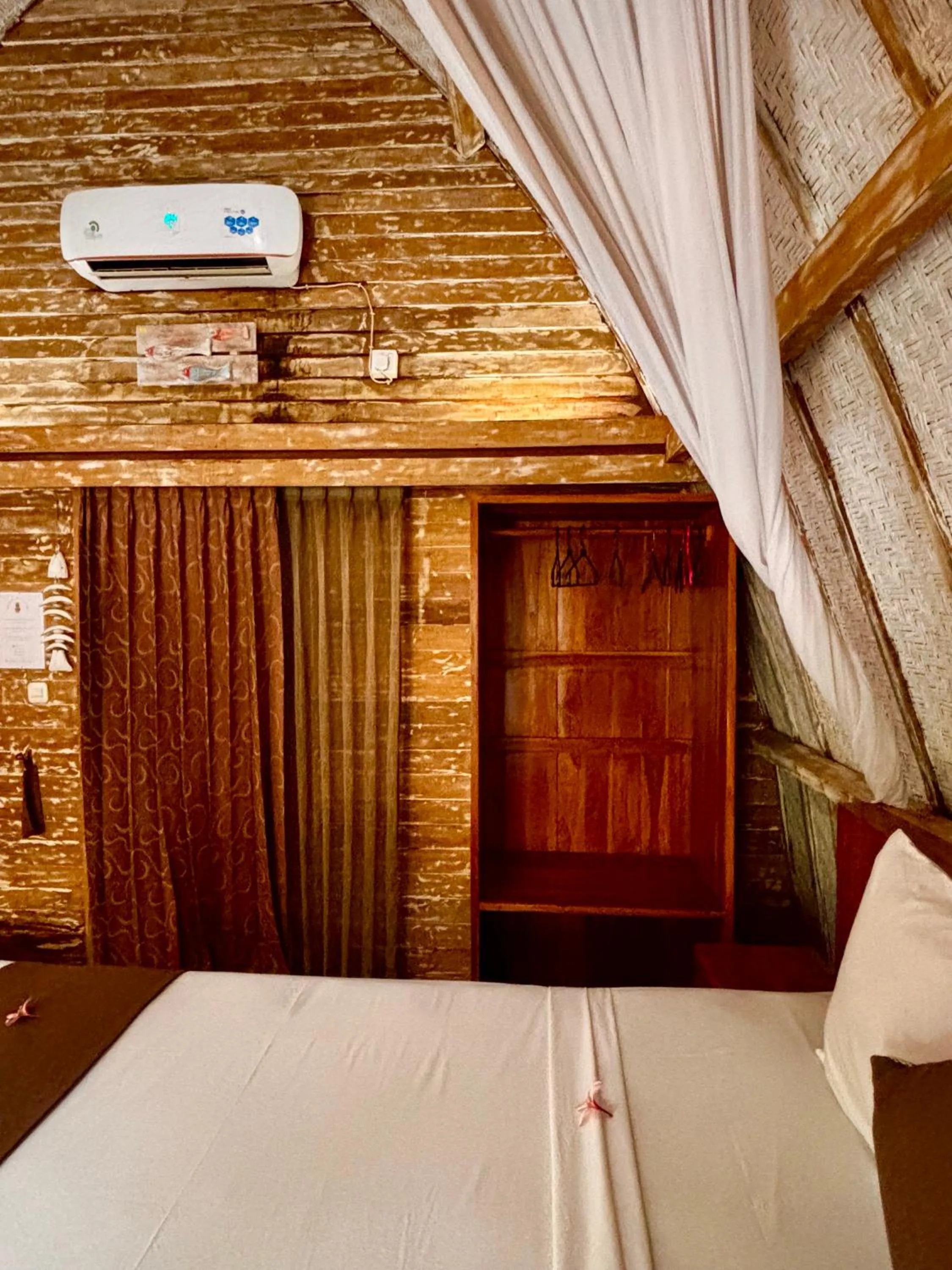 Bedroom, Bed in Alibaba Bungalows