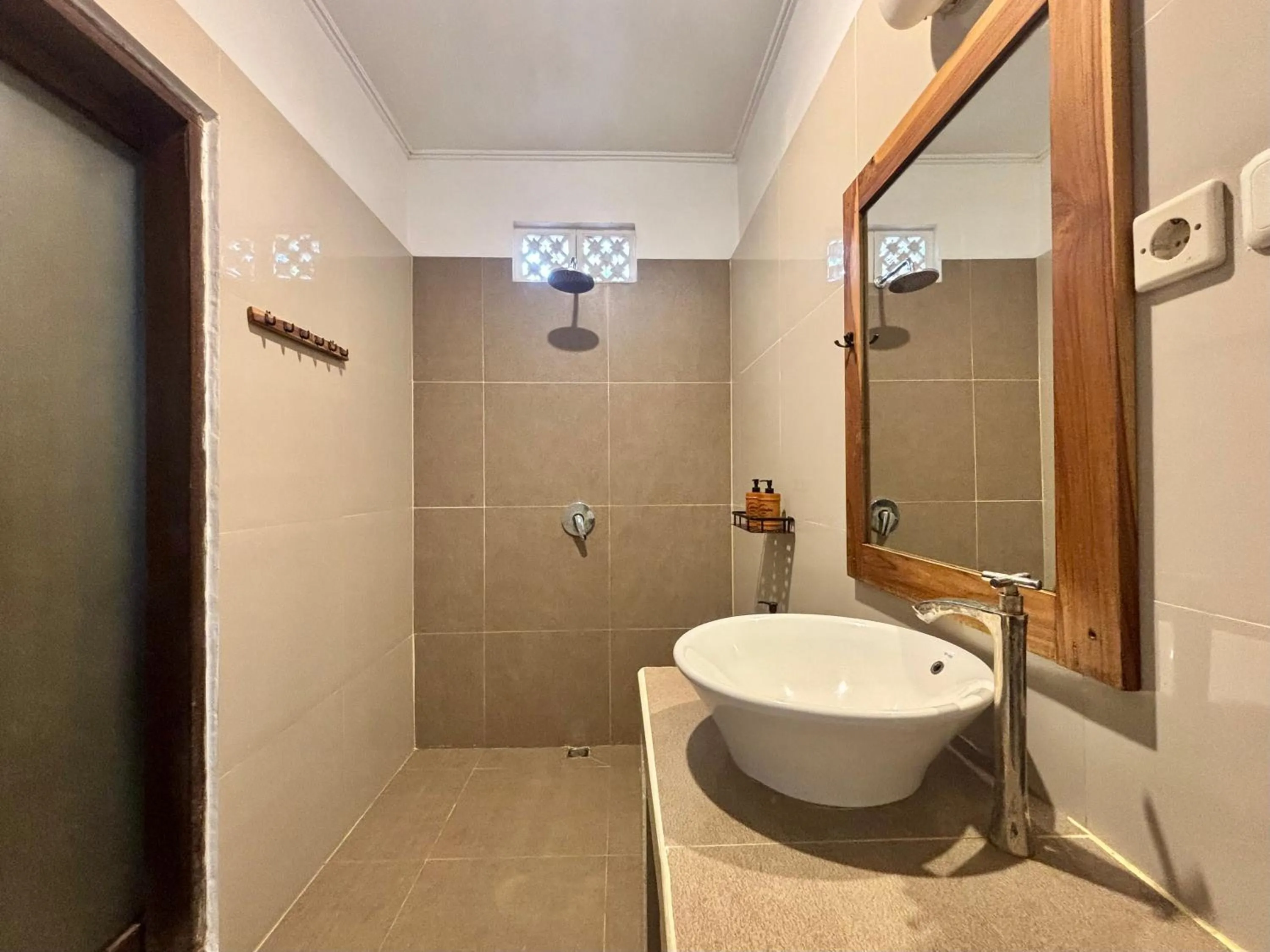 Bathroom in Alibaba Bungalows