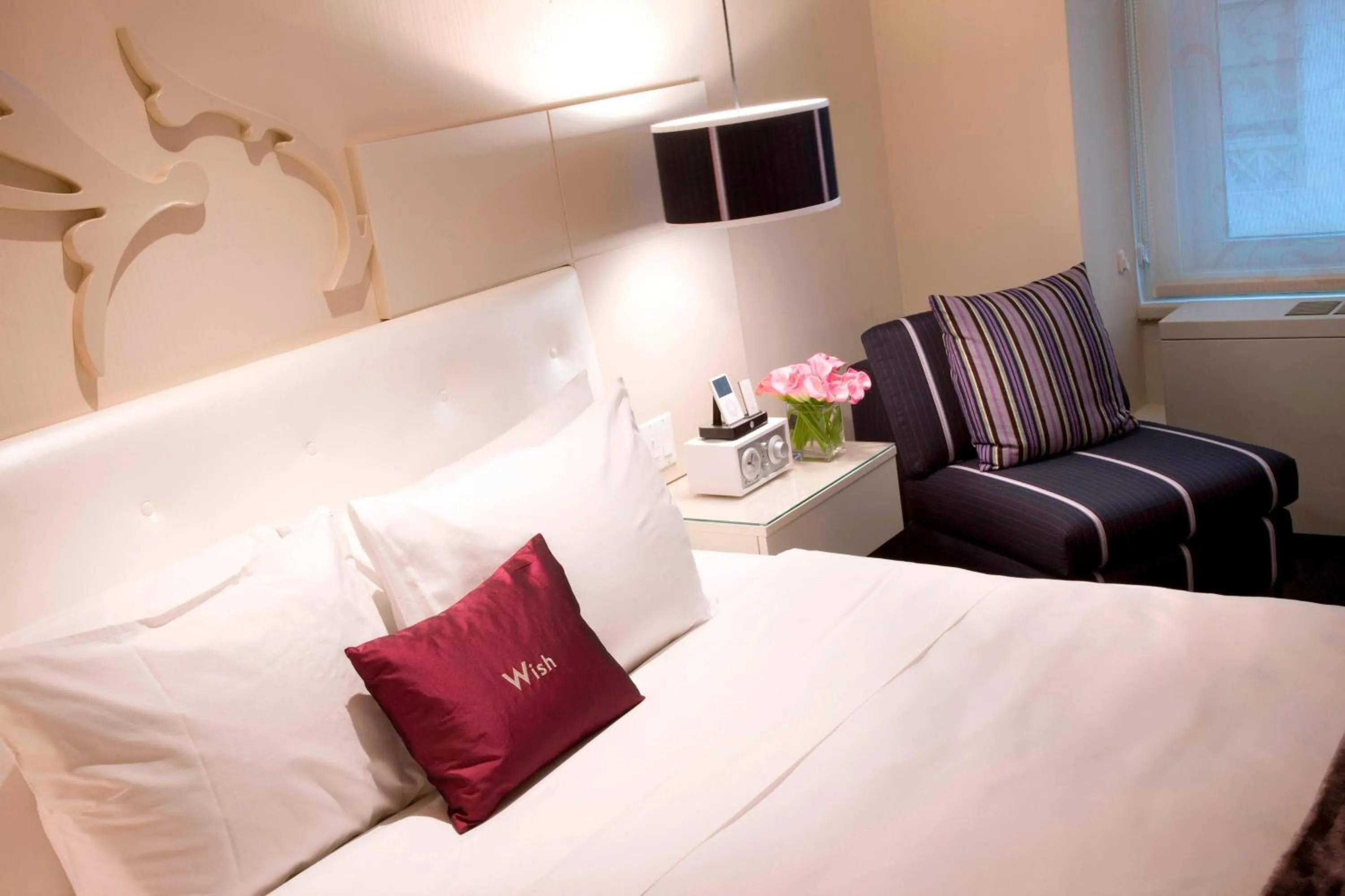 Photo of the whole room, Bed in THE MIDLAND HOTEL, Chicago, a Tribute Portfolio Hotel