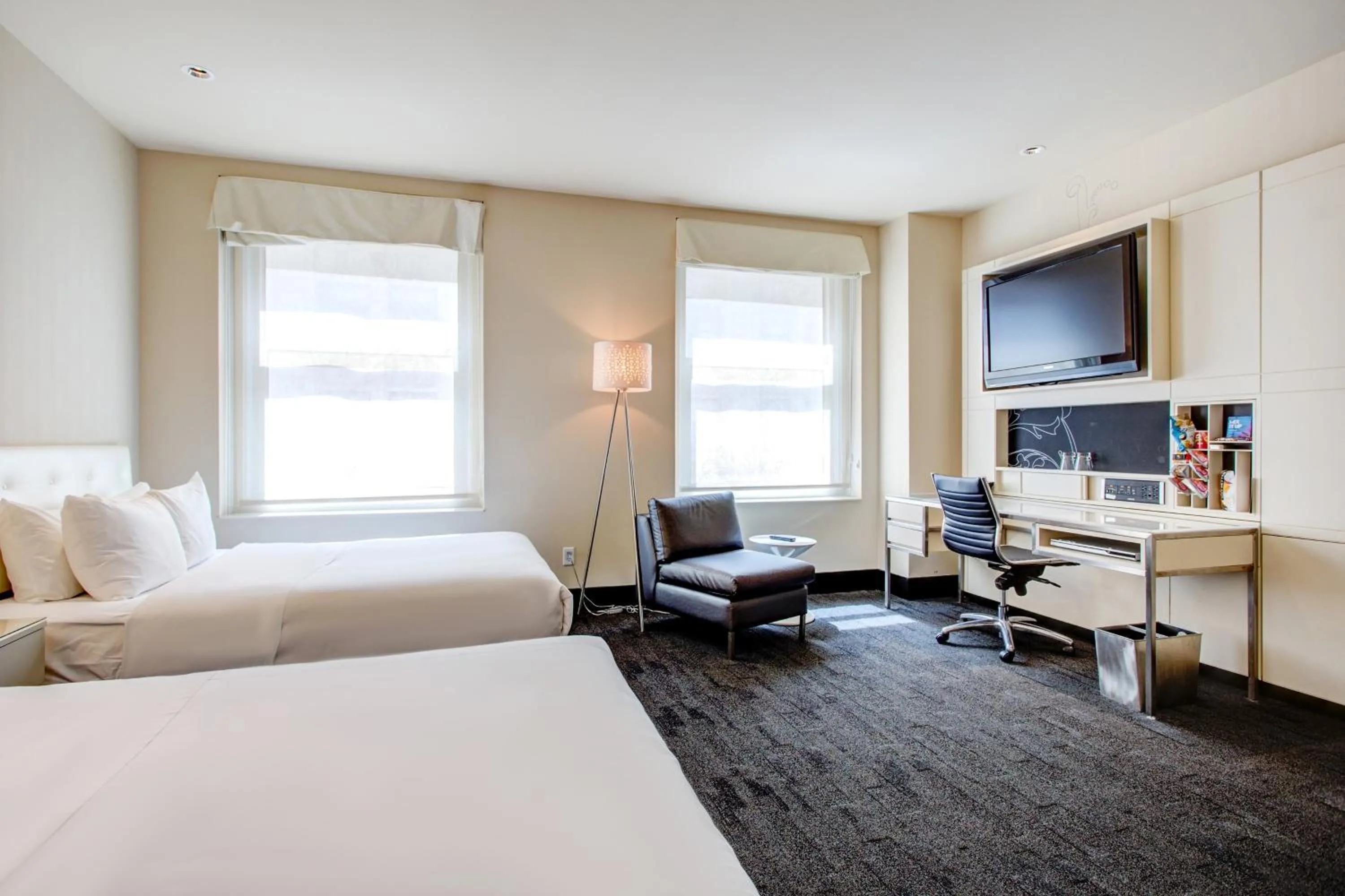 Photo of the whole room, Bed in THE MIDLAND HOTEL, Chicago, a Tribute Portfolio Hotel