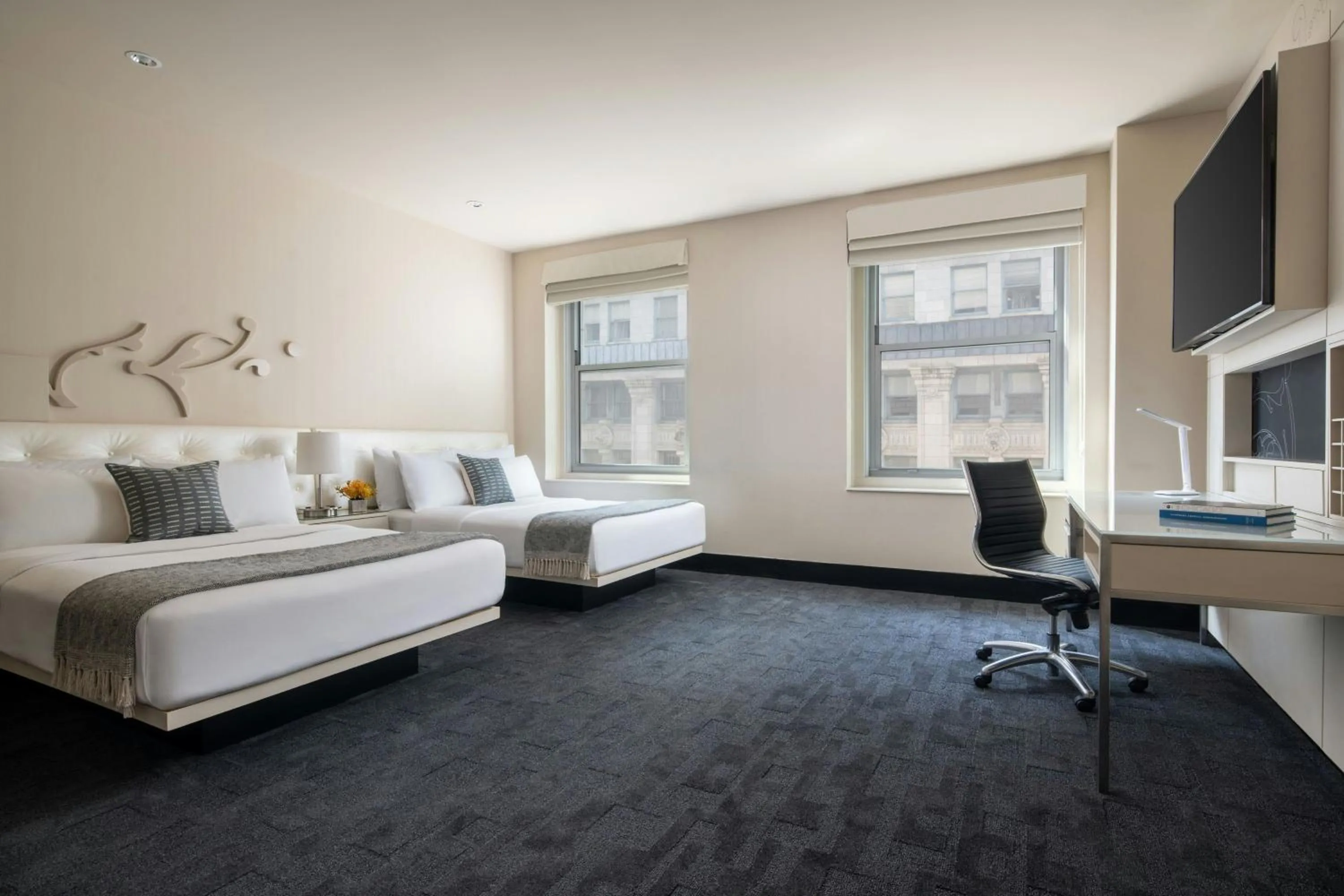 Photo of the whole room, Bed in THE MIDLAND HOTEL, Chicago, a Tribute Portfolio Hotel