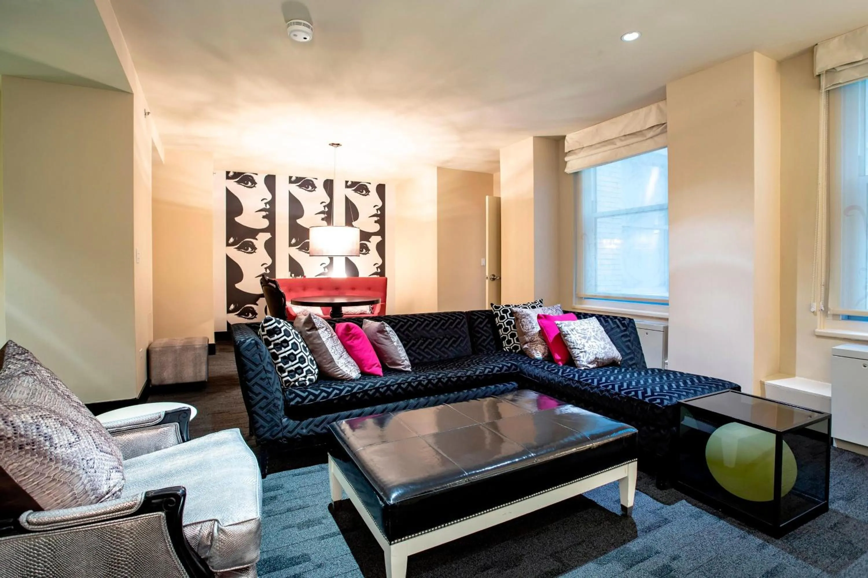 Living room in THE MIDLAND HOTEL, Chicago, a Tribute Portfolio Hotel