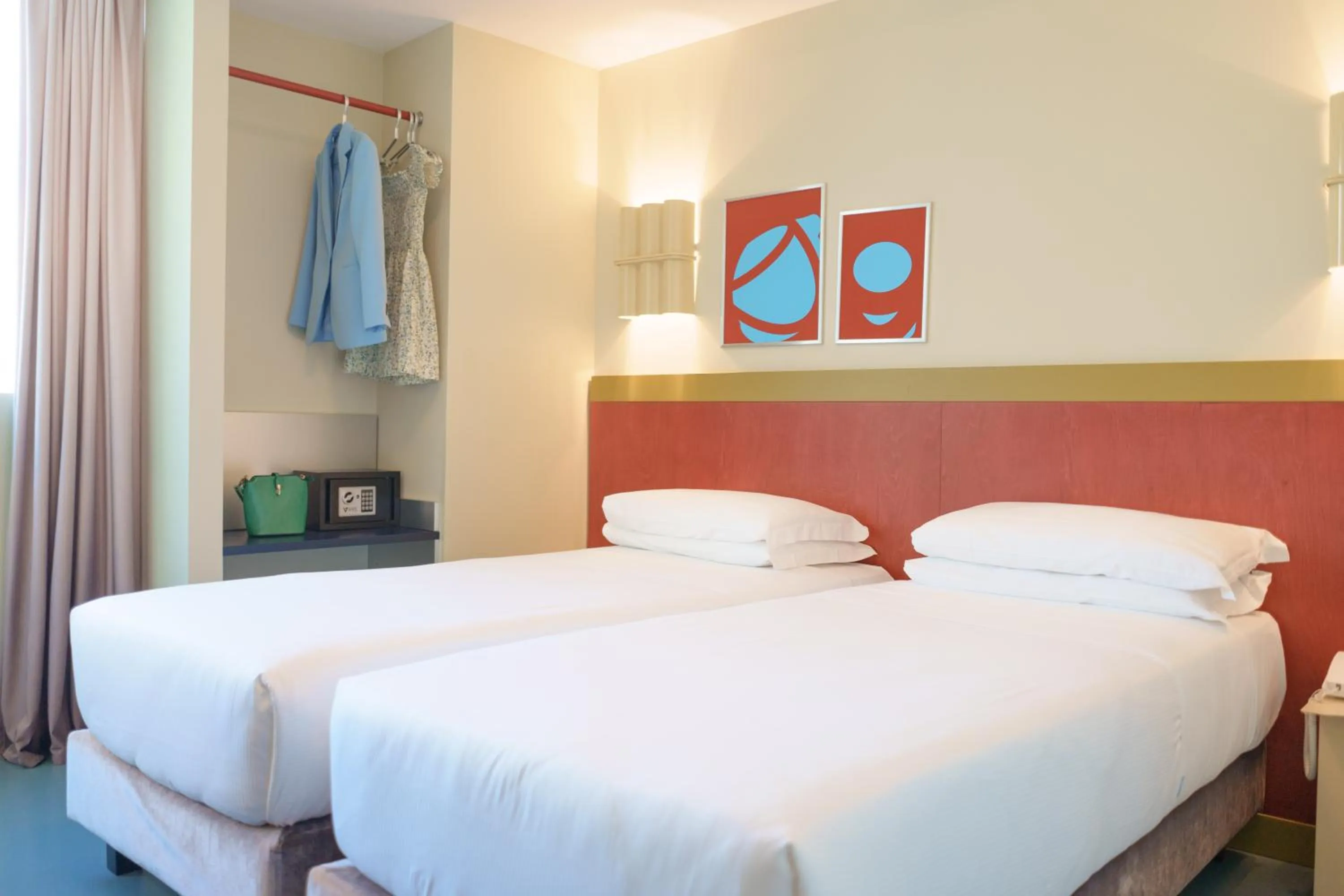 Bed in Moderno Hotel Roma
