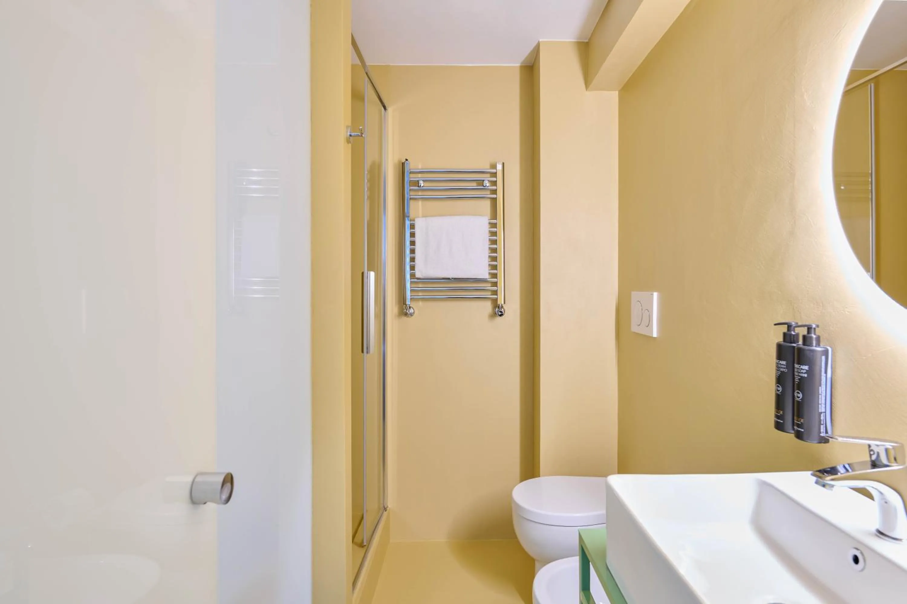 Shower in Moderno Hotel Roma