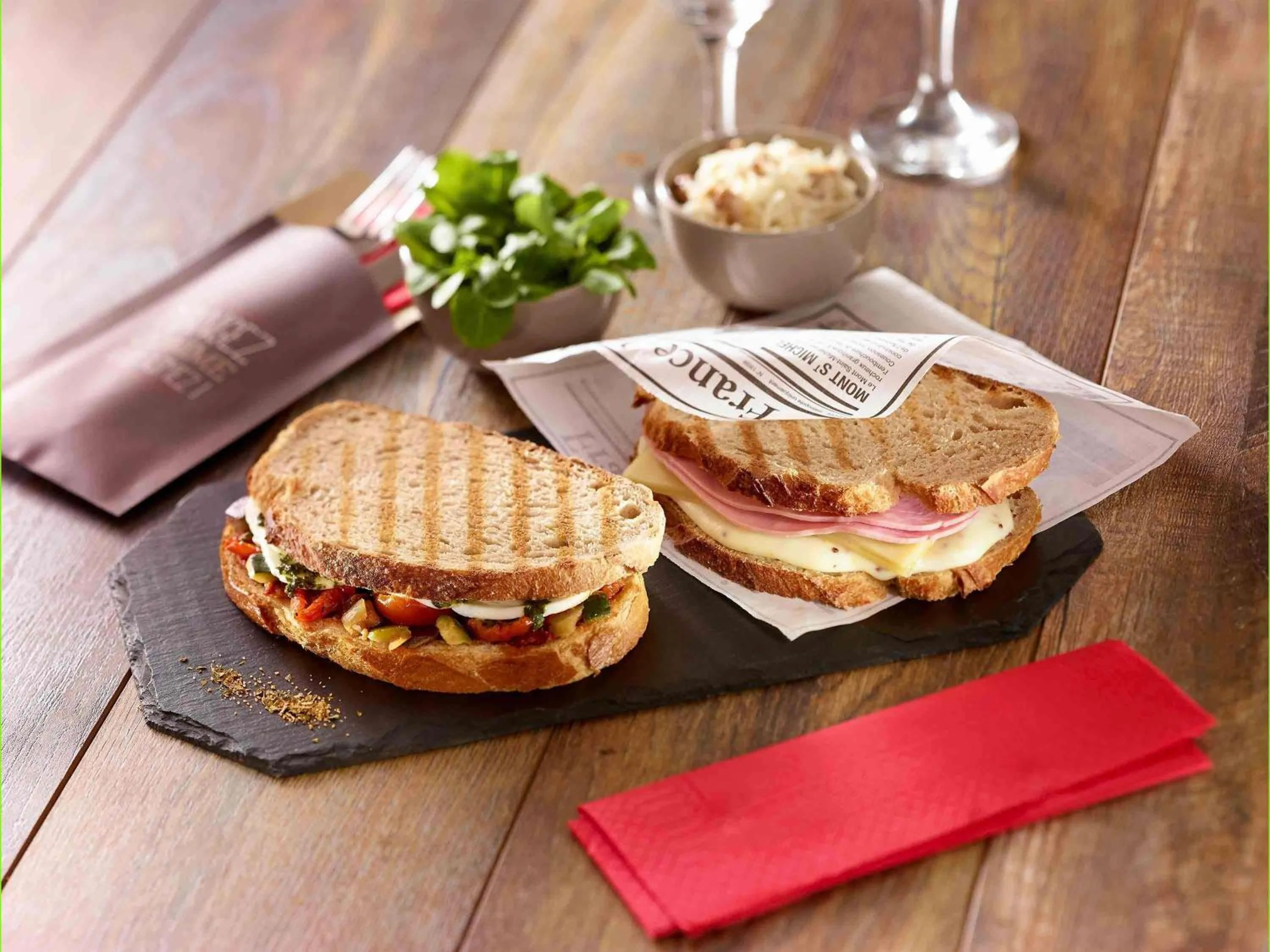 Restaurant/places to eat in ibis Marseille Centre Gare Saint Charles