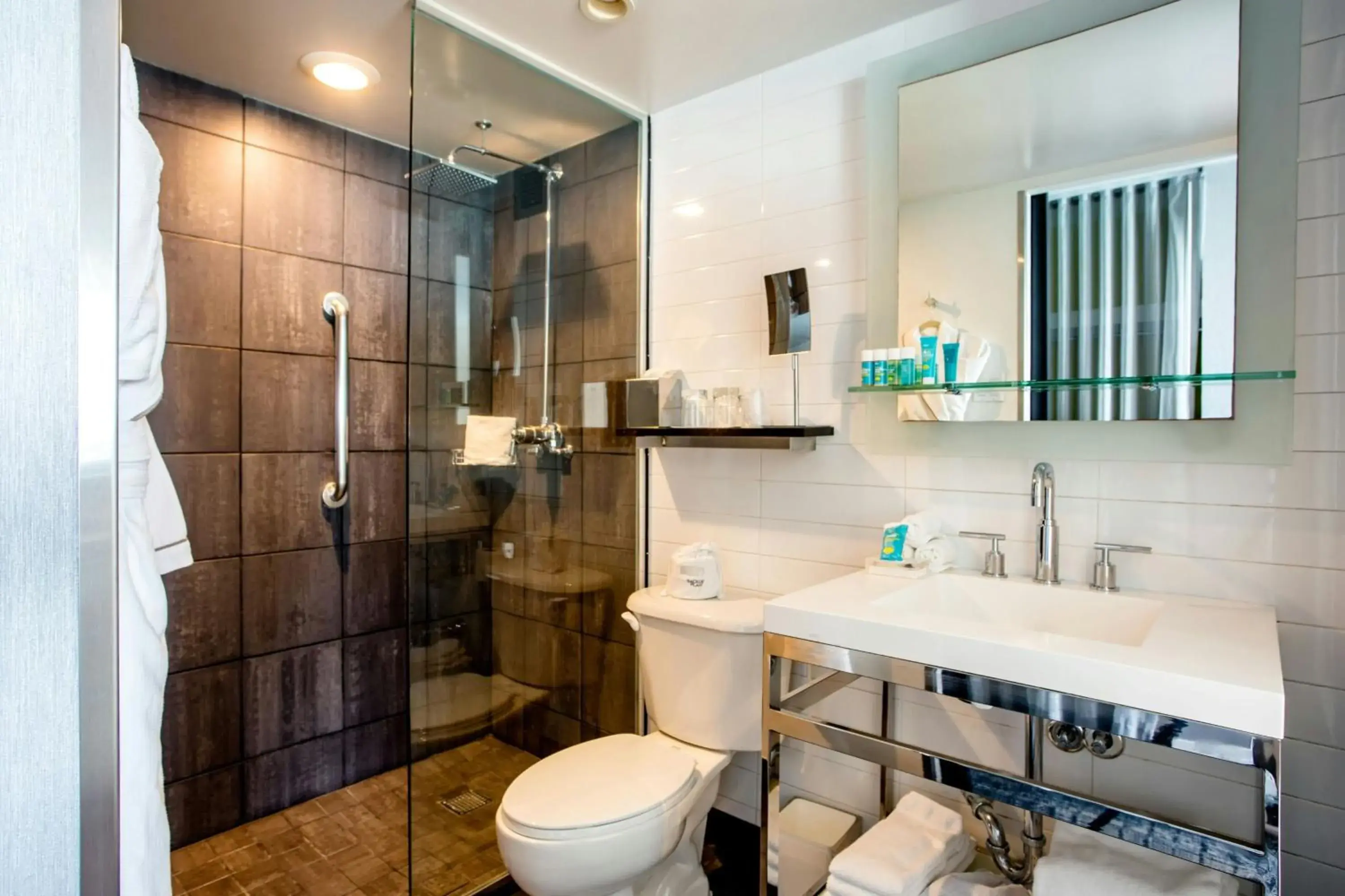 King Room with Lake View in The Wade King Room with Lake View in The Wade