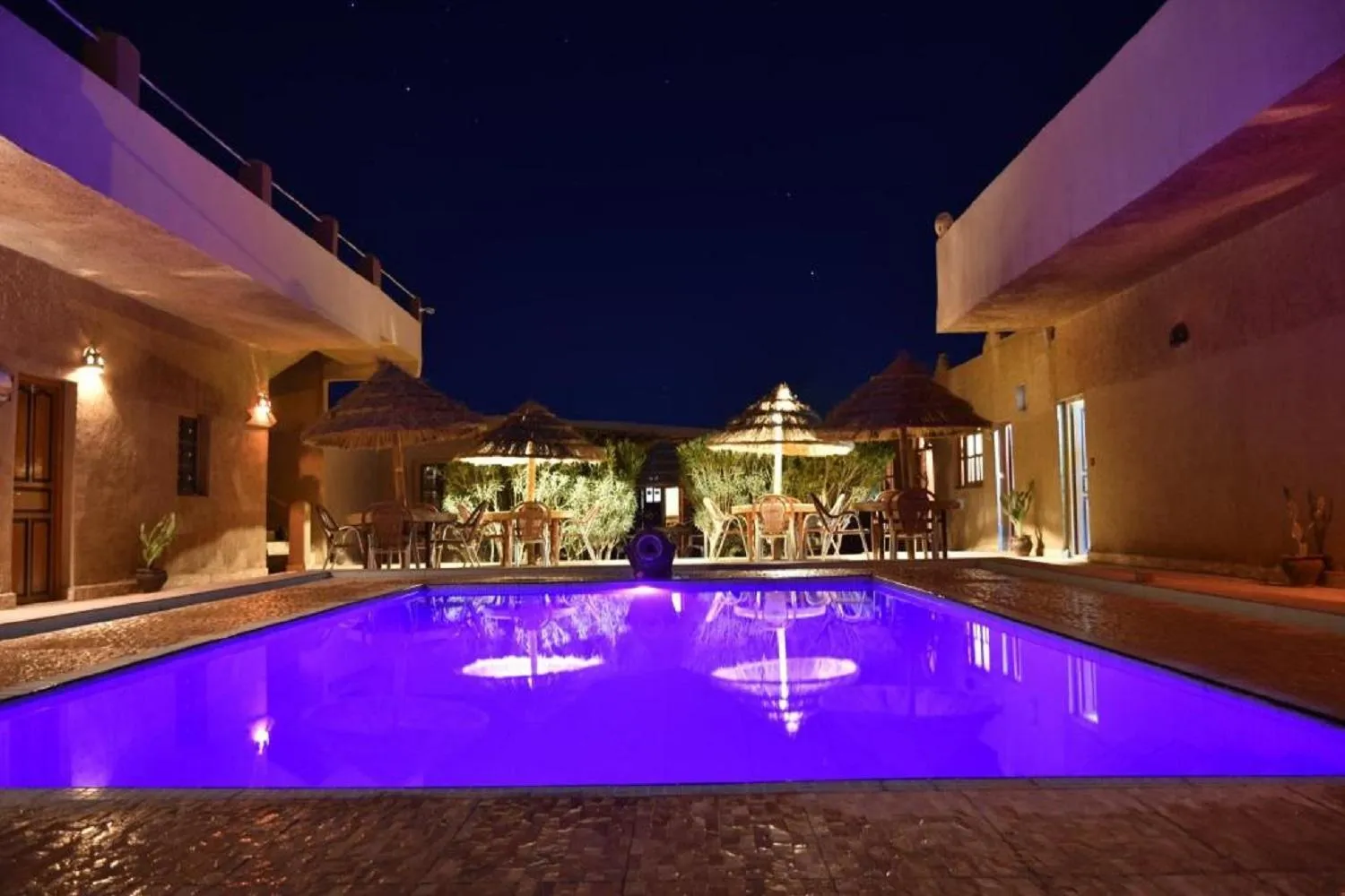 Swimming pool in L'homme Du Désert A Merzouga