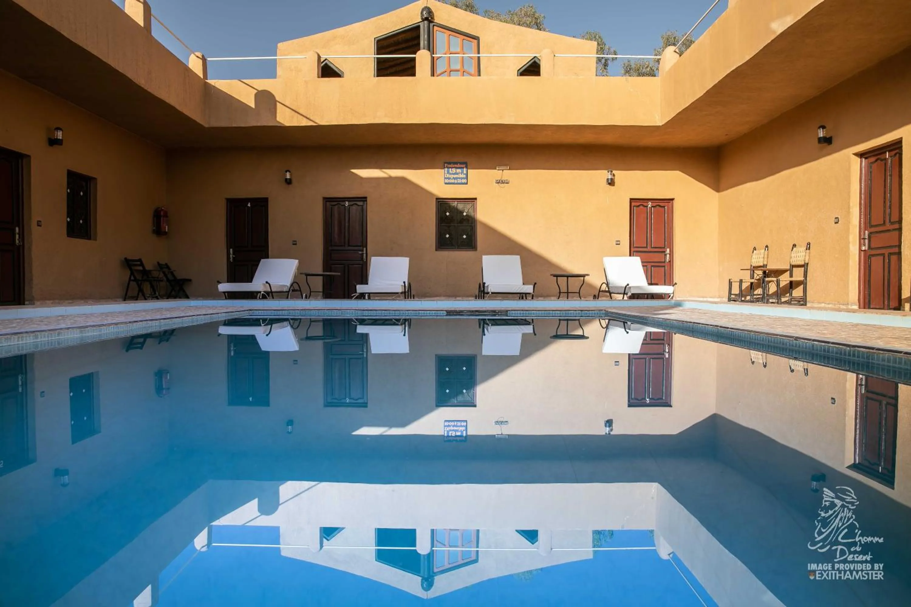 Swimming pool in L'homme Du Désert A Merzouga